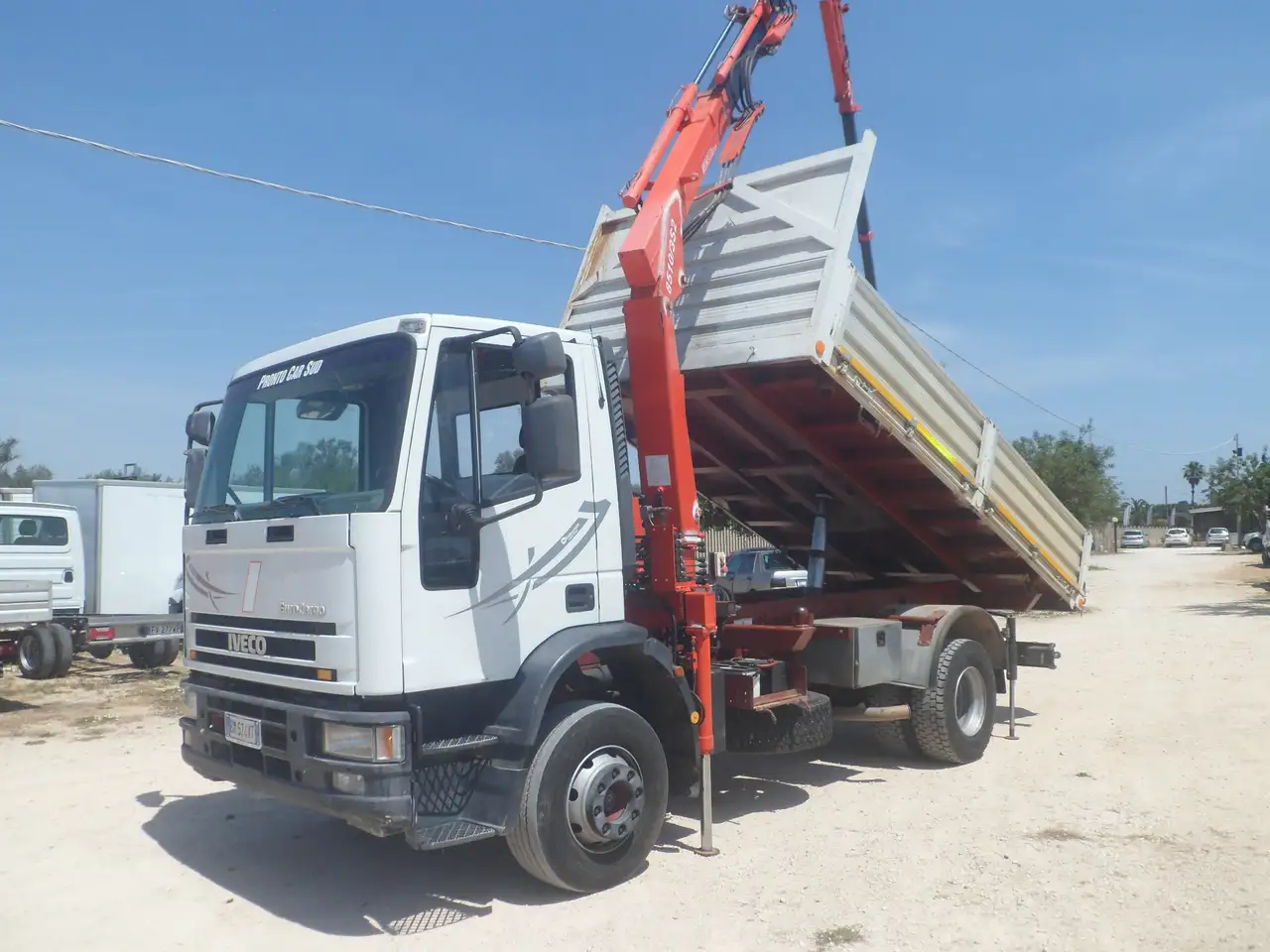 Iveco eurocargo 150e23 ribaltabile con gru, foto 1