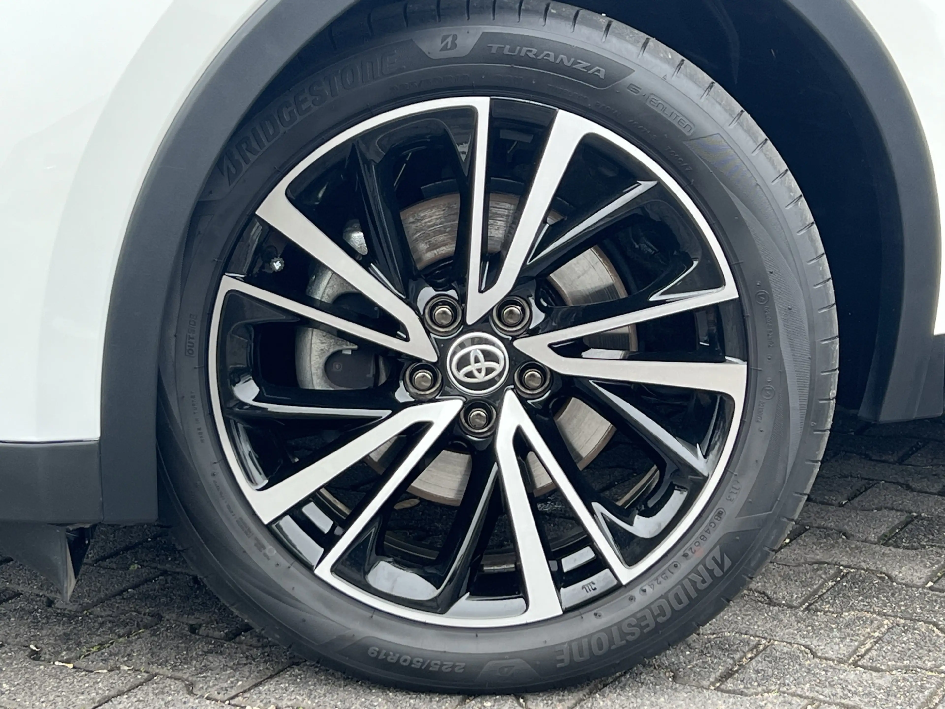 Toyota C-HR 2.0 Plug-in Hybrid 220 Executive | JBL | ACC | Pre — photo 7