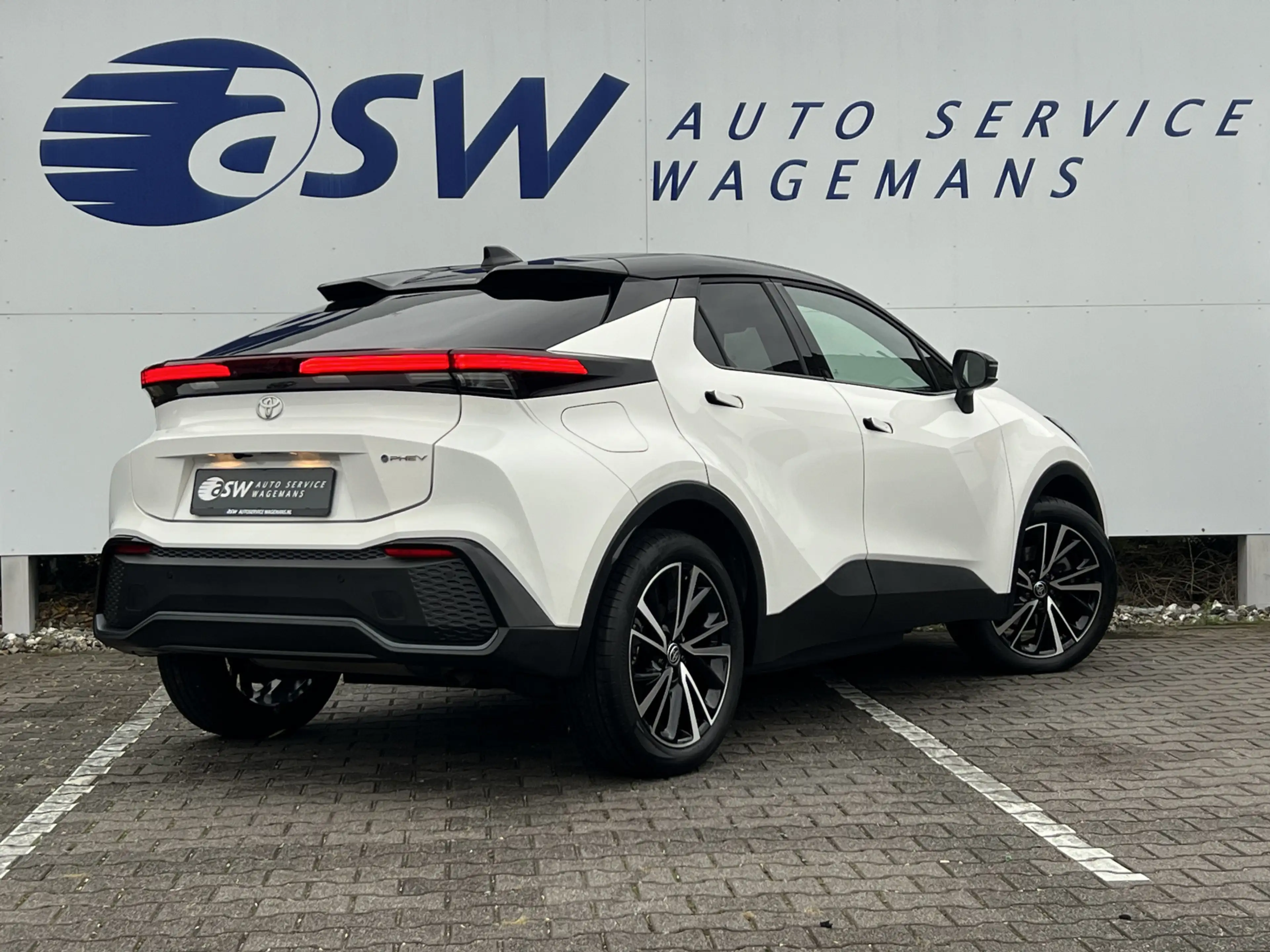 Toyota C-HR 2.0 Plug-in Hybrid 220 Executive | JBL | ACC | Pre — photo 2