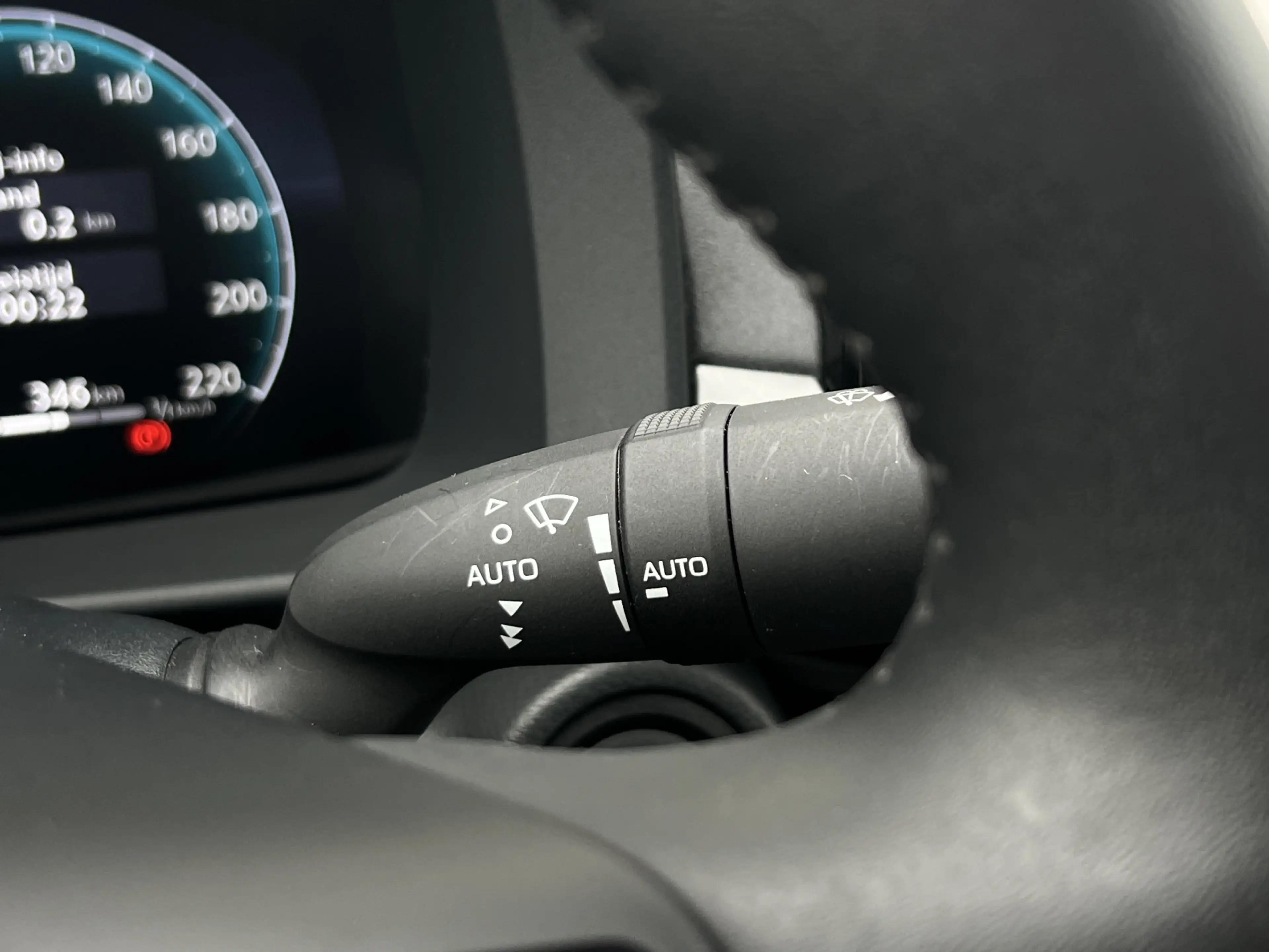 Toyota C-HR 2.0 Plug-in Hybrid 220 Executive | JBL | ACC | Pre — photo 15