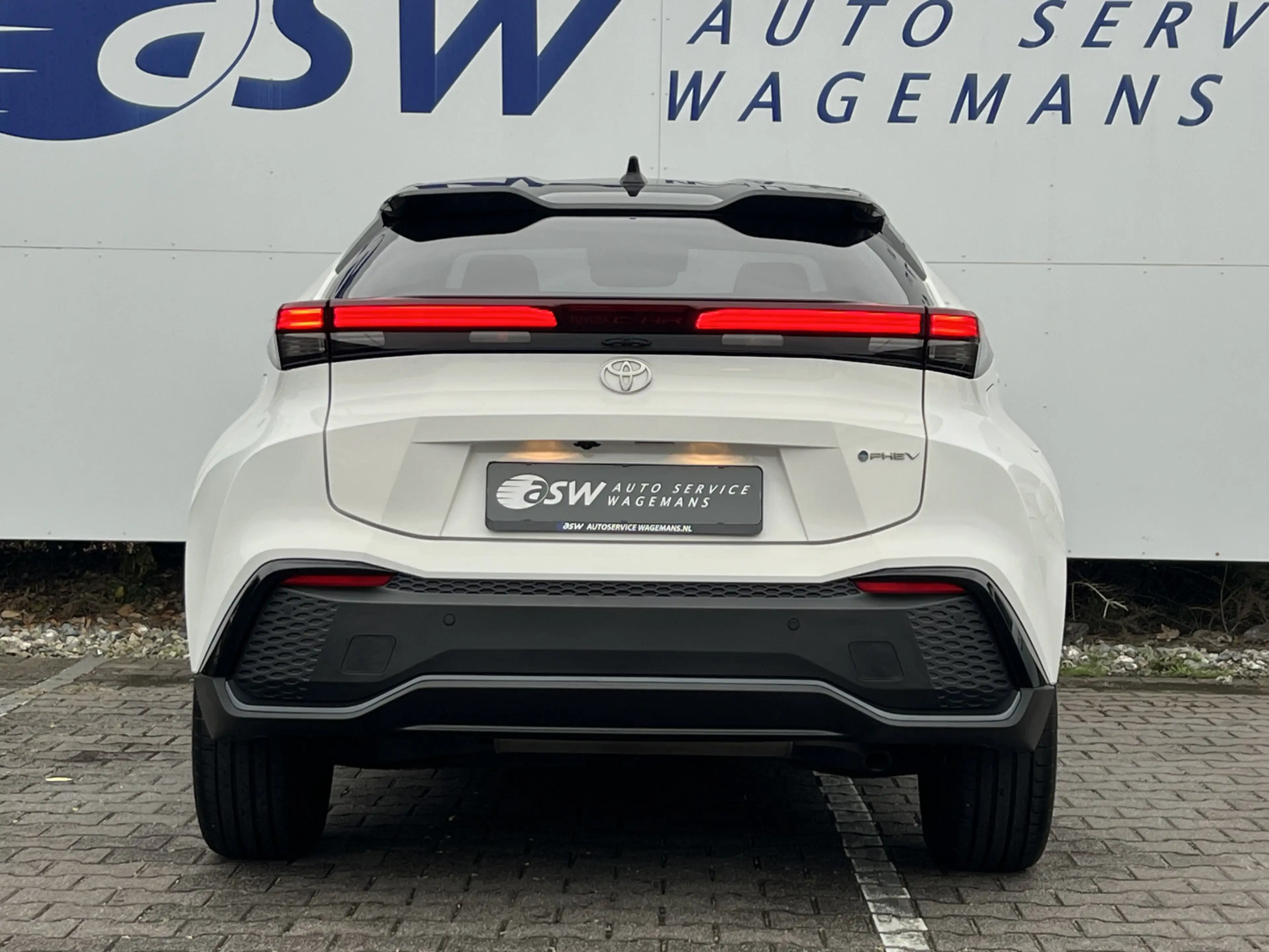 Toyota C-HR 2.0 Plug-in Hybrid 220 Executive | JBL | ACC | Pre — photo 6