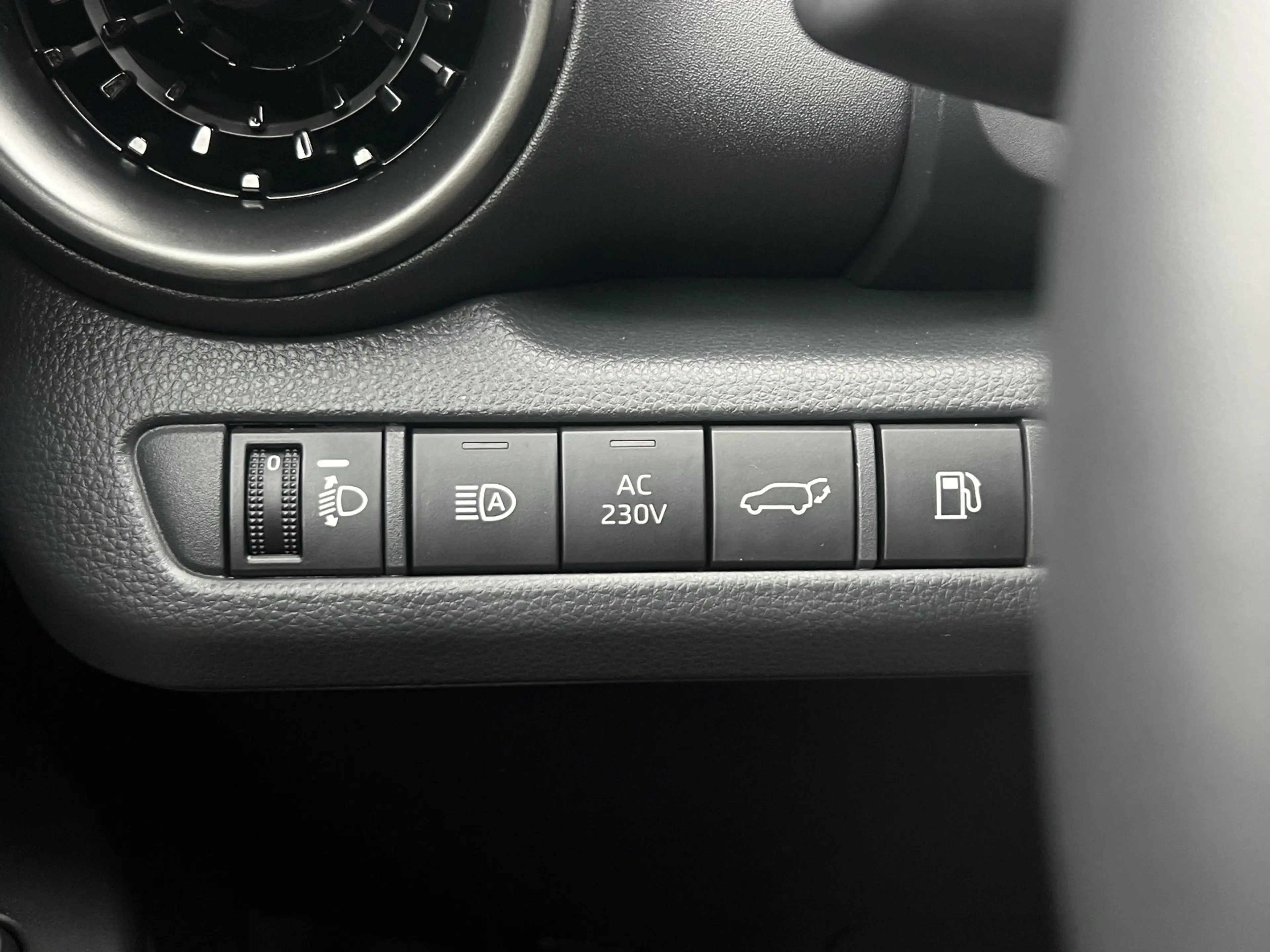 Toyota C-HR 2.0 Plug-in Hybrid 220 Executive | JBL | ACC | Pre — photo 9