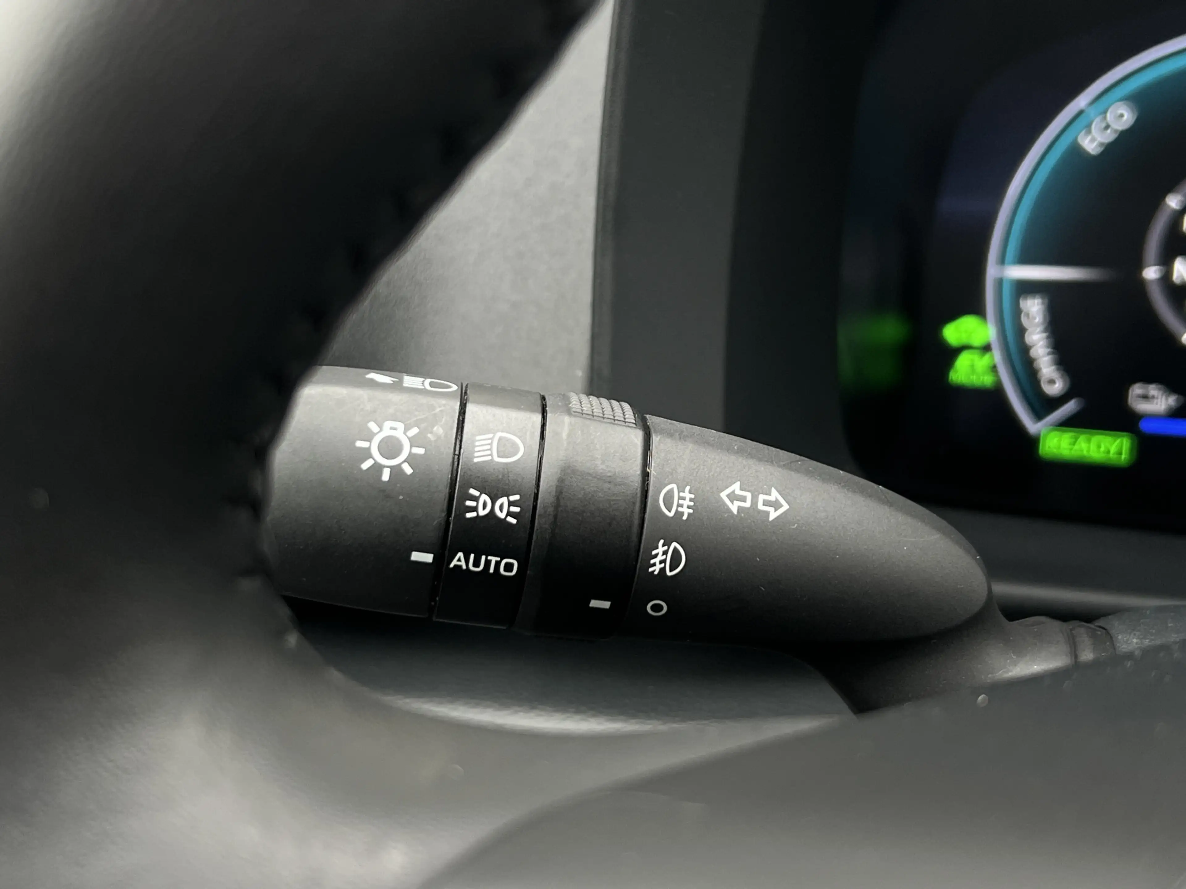 Toyota C-HR 2.0 Plug-in Hybrid 220 Executive | JBL | ACC | Pre — photo 11