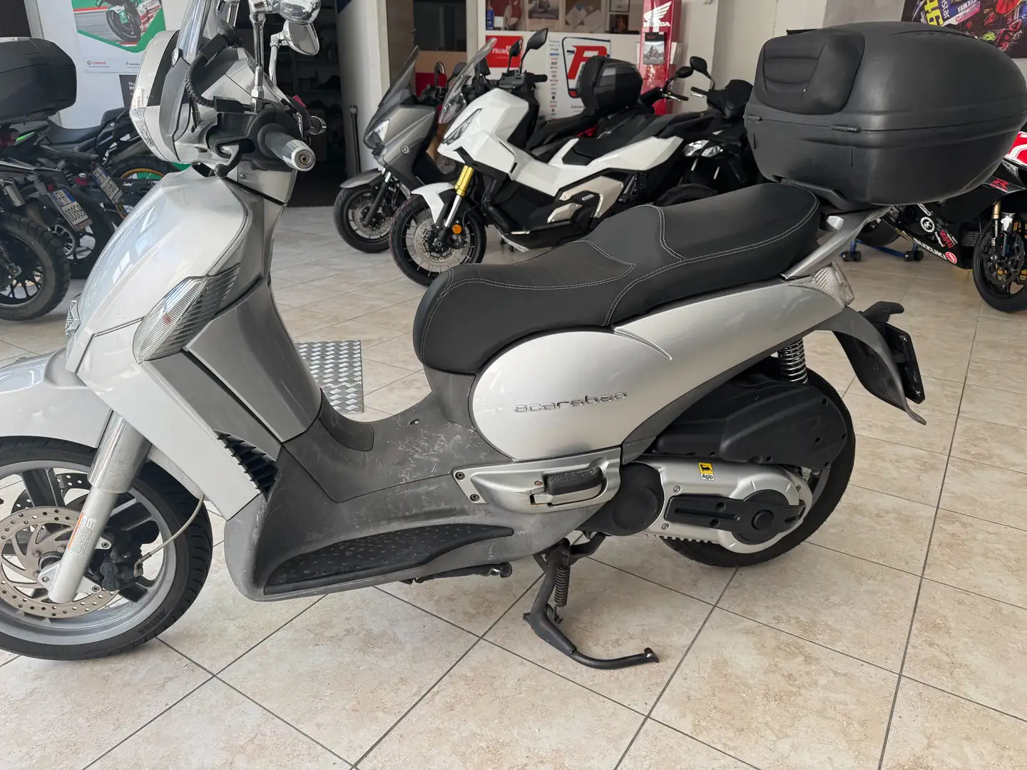 Aprilia Scarabeo 500 Plateado - 1