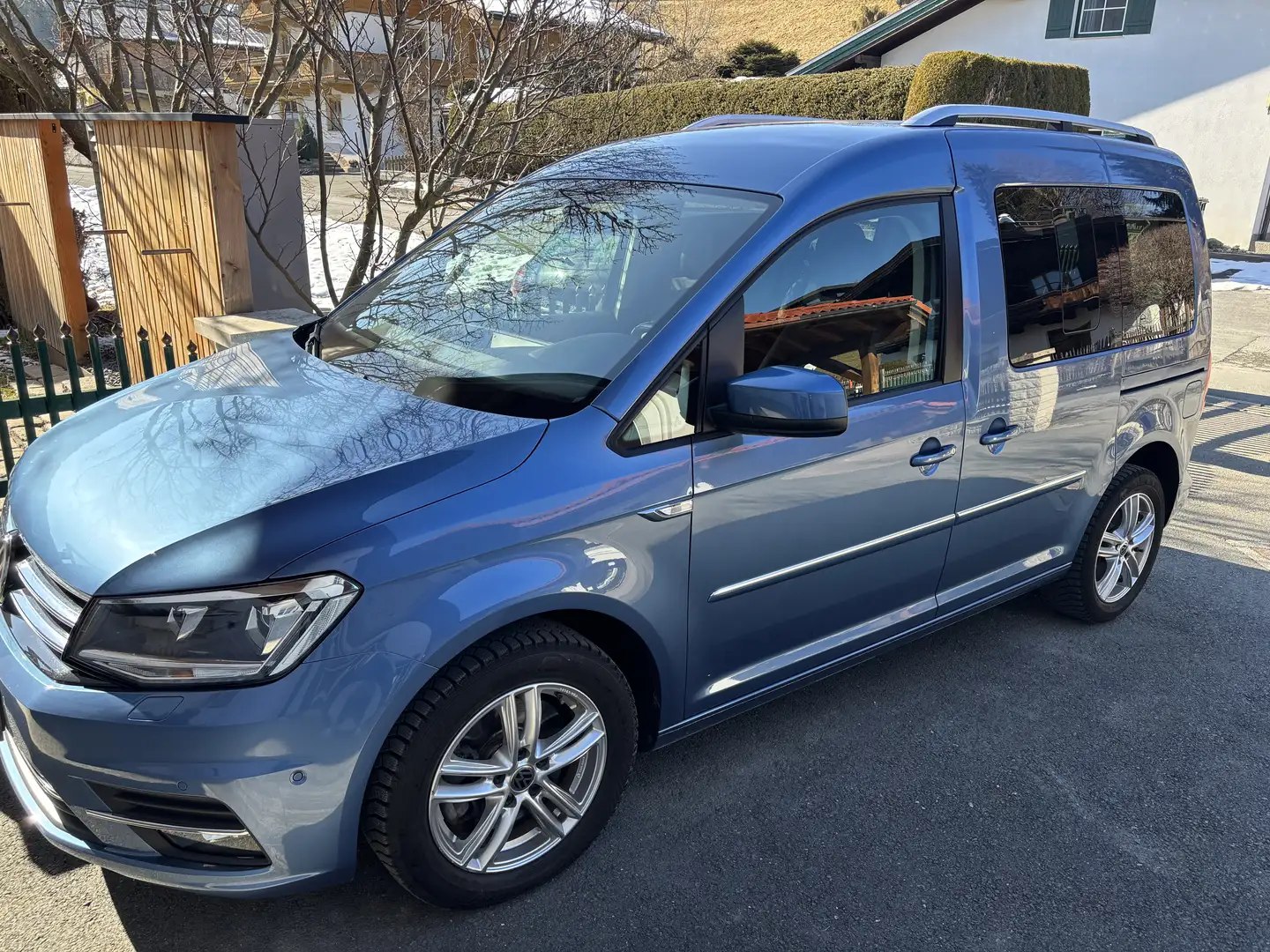 Volkswagen Caddy Kombi Highline 2,0 TDI DSG - 1