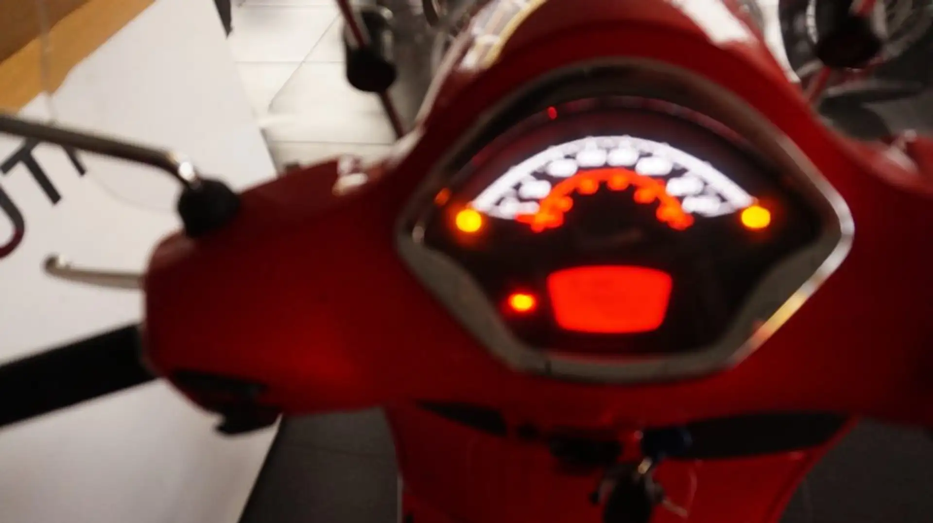 Piaggio Vespa GTS 300 Super ABS Rosso - 2