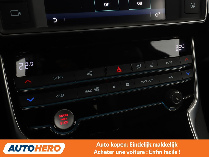 Jaguar XE 20d E-Performance R-Sport — photo 10