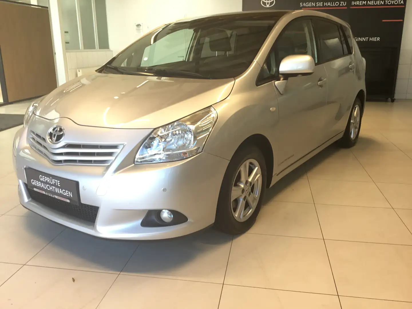 Toyota Verso Verso 1,8 Valvematic Comfort MDS Aut. Comfort Argent - 1