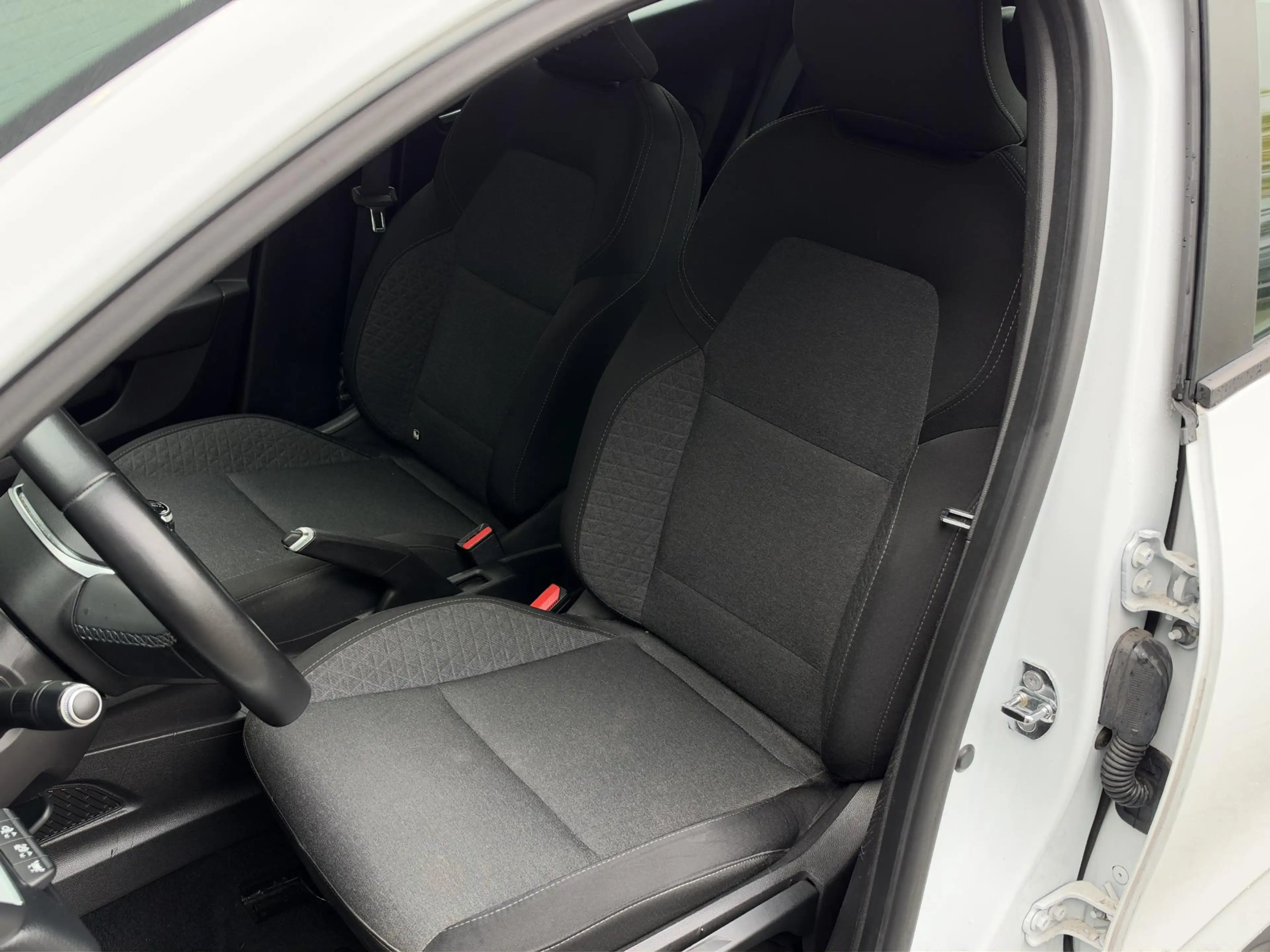Renault Clio 1.0 TCe Zen All Season Banden | Navigatie | Cruise — photo 11