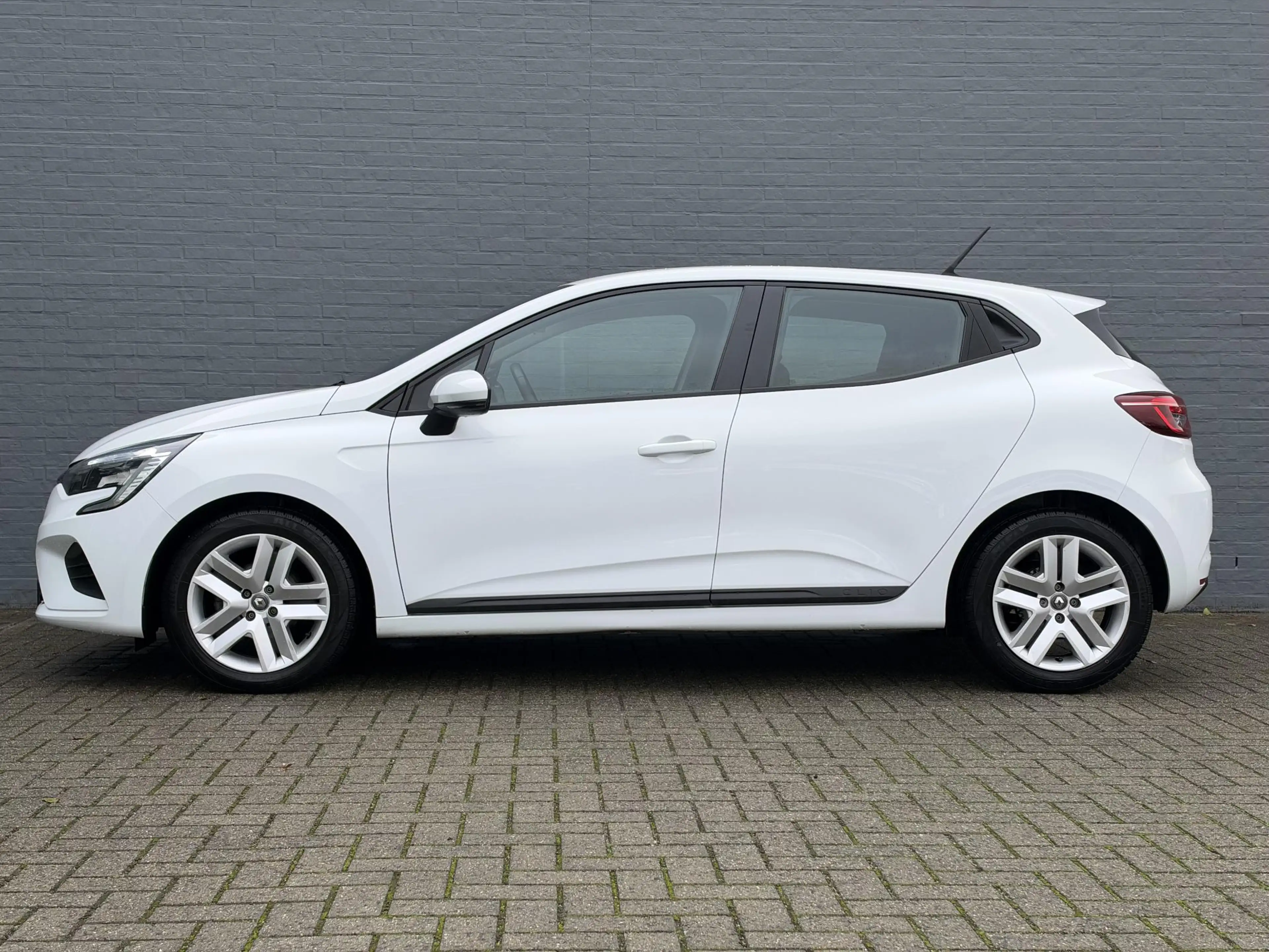 Renault Clio 1.0 TCe Zen All Season Banden | Navigatie | Cruise — photo 9