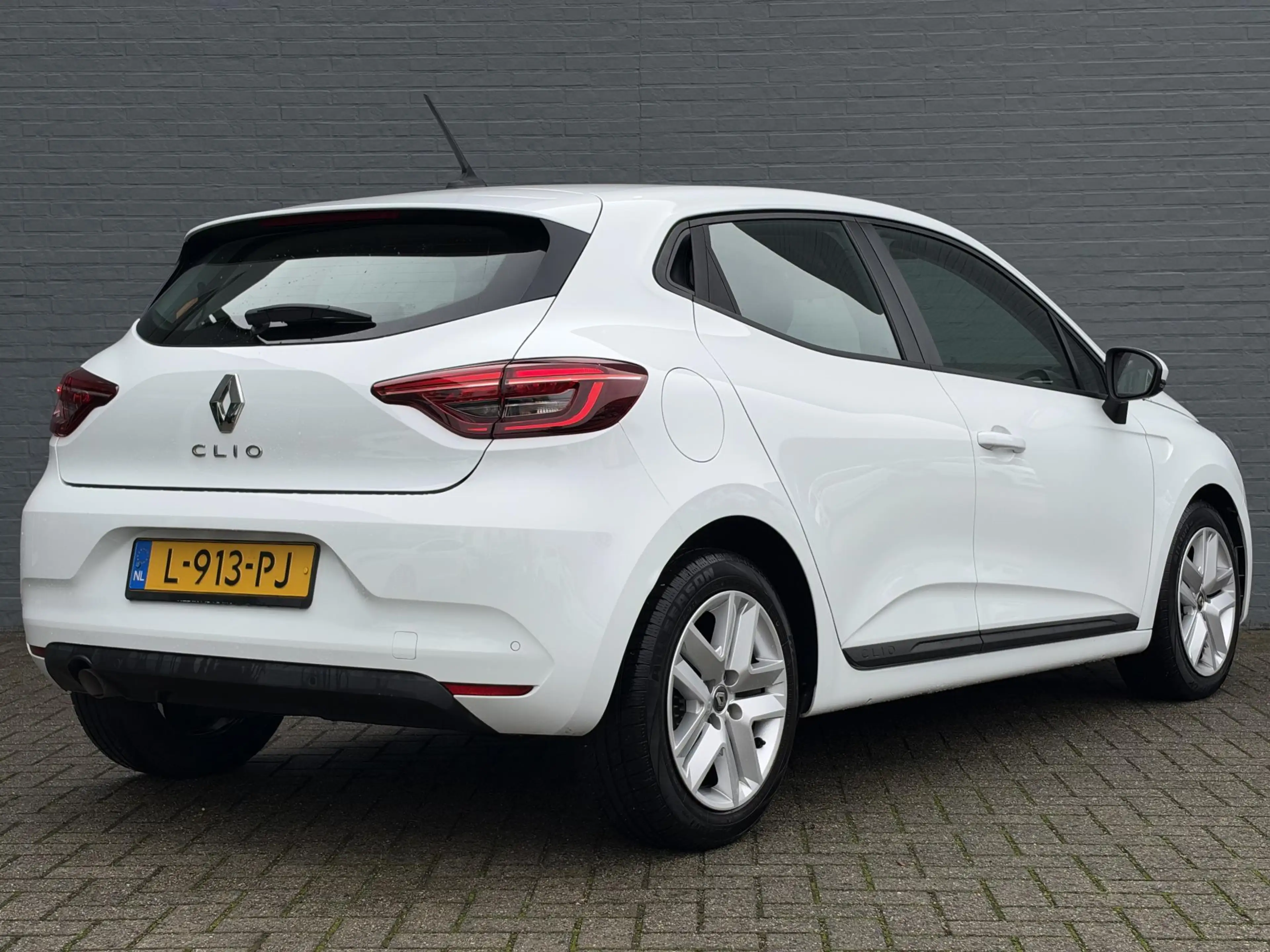 Renault Clio 1.0 TCe Zen All Season Banden | Navigatie | Cruise — photo 6
