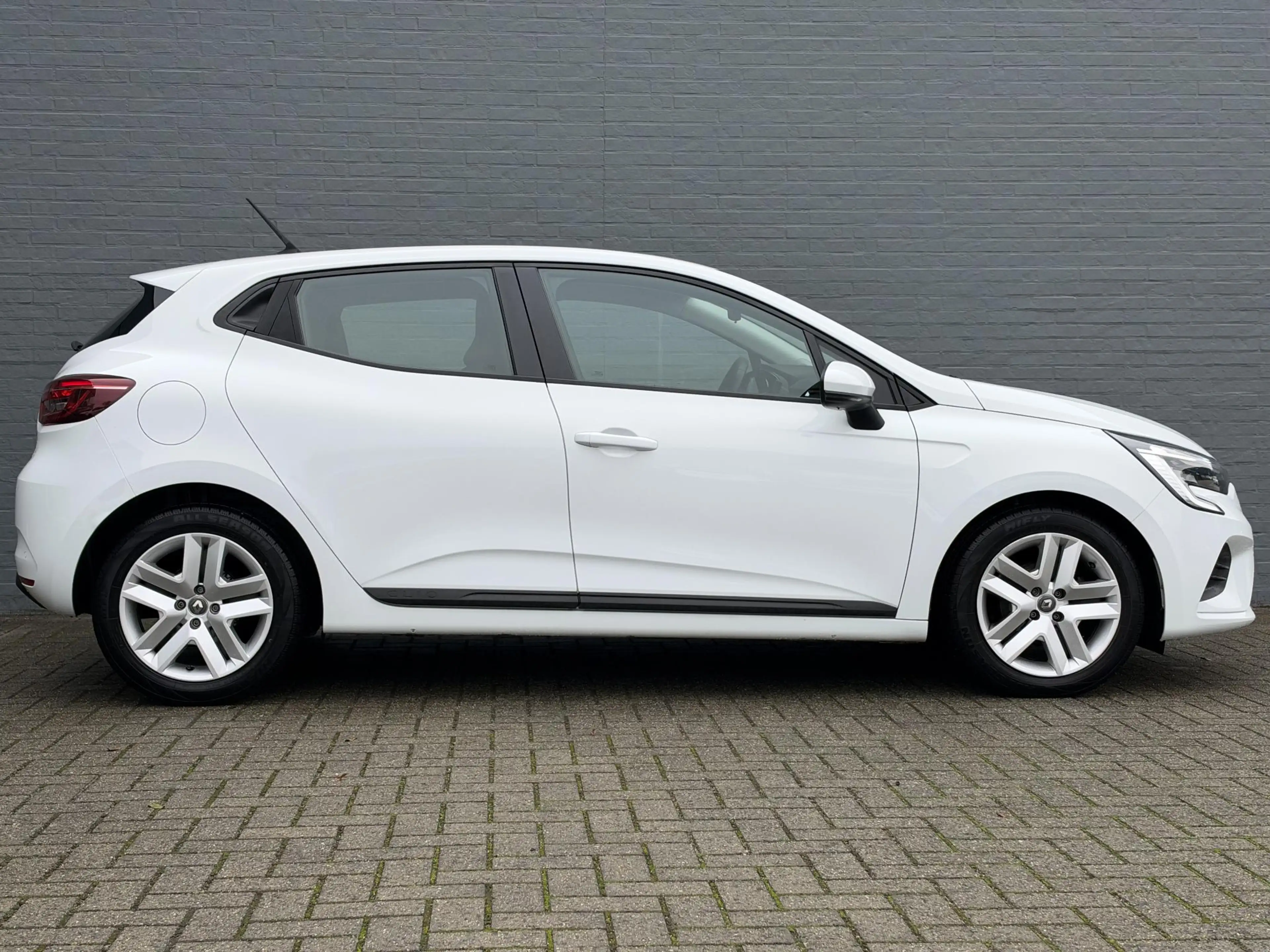 Renault Clio 1.0 TCe Zen All Season Banden | Navigatie | Cruise — photo 5