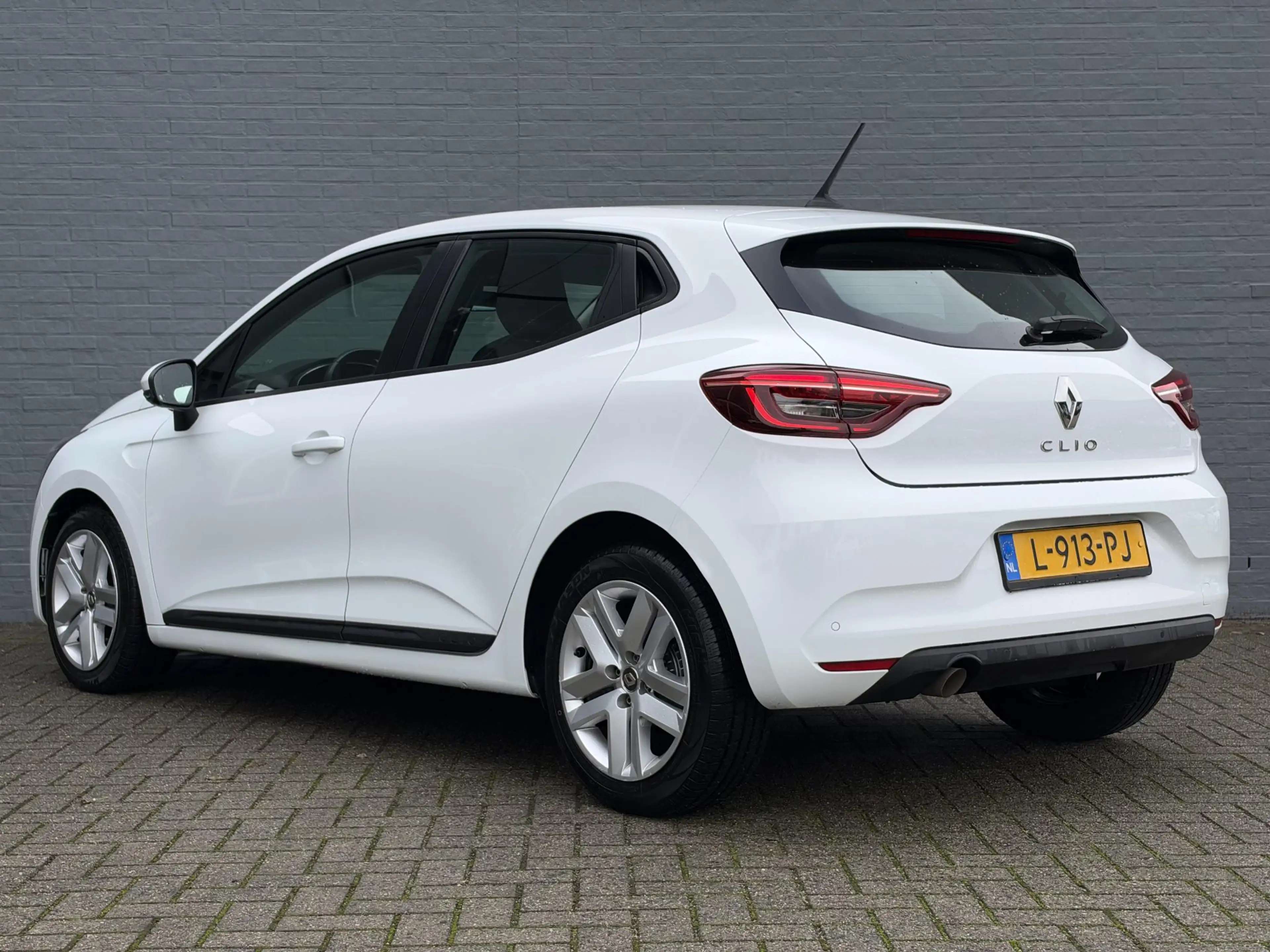 Renault Clio 1.0 TCe Zen All Season Banden | Navigatie | Cruise — photo 8