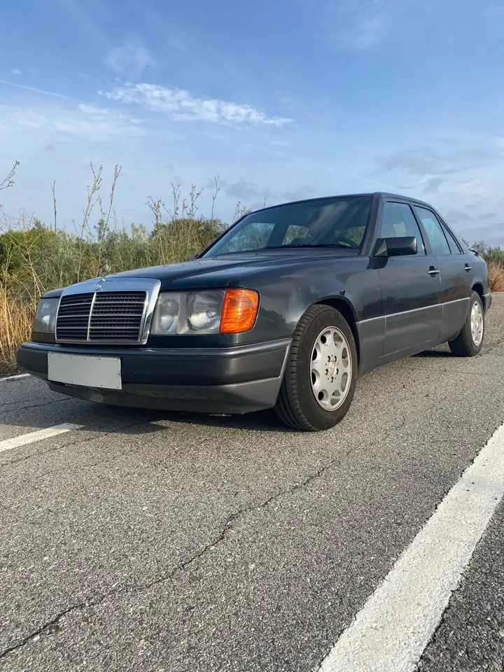 Mercedes-Benz E 230 mercedes benz 230E Gasolina con aire acondicionado, foto 1