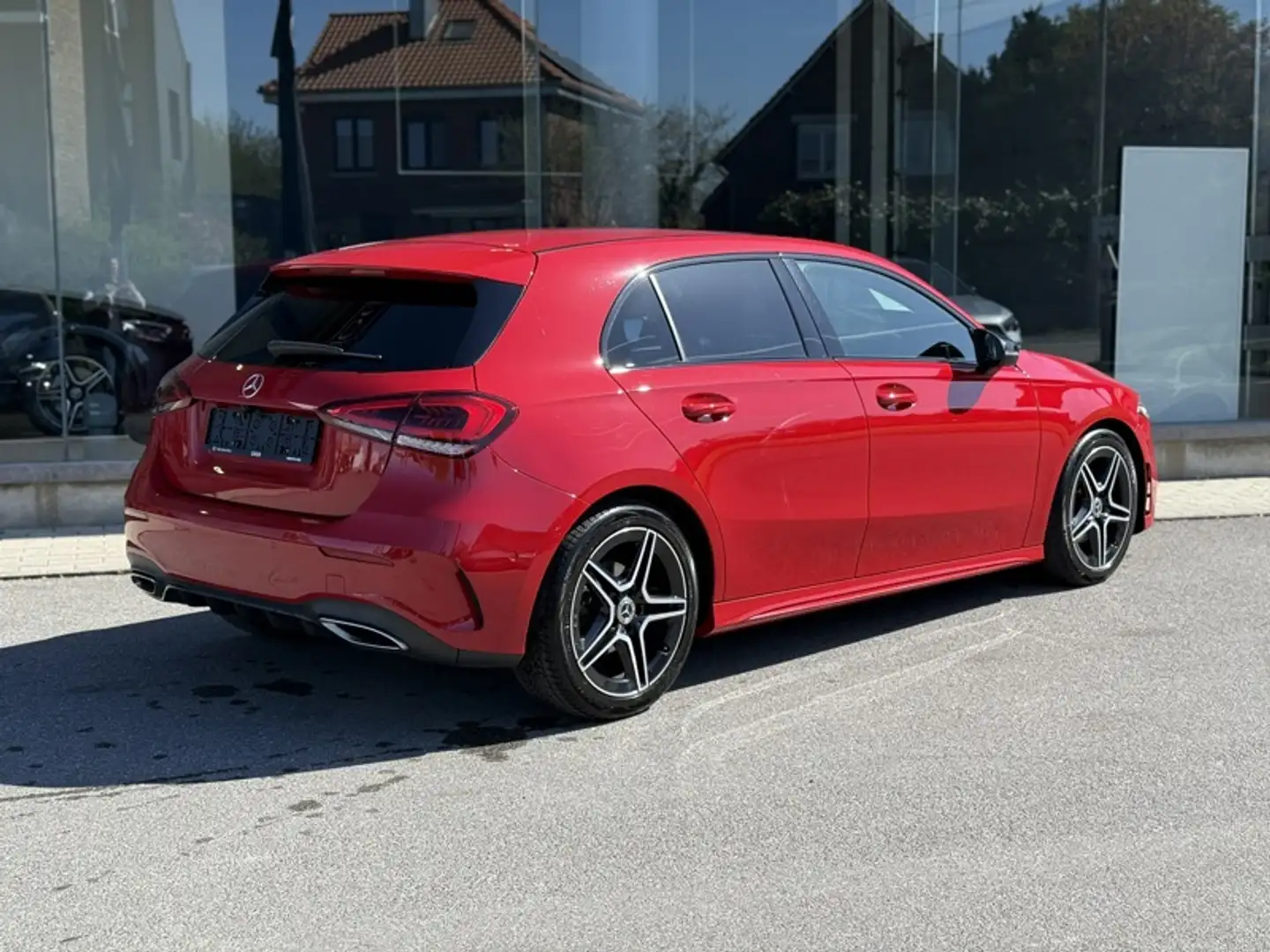 Mercedes-Benz A 160 AMG Pack Night Rood - 2
