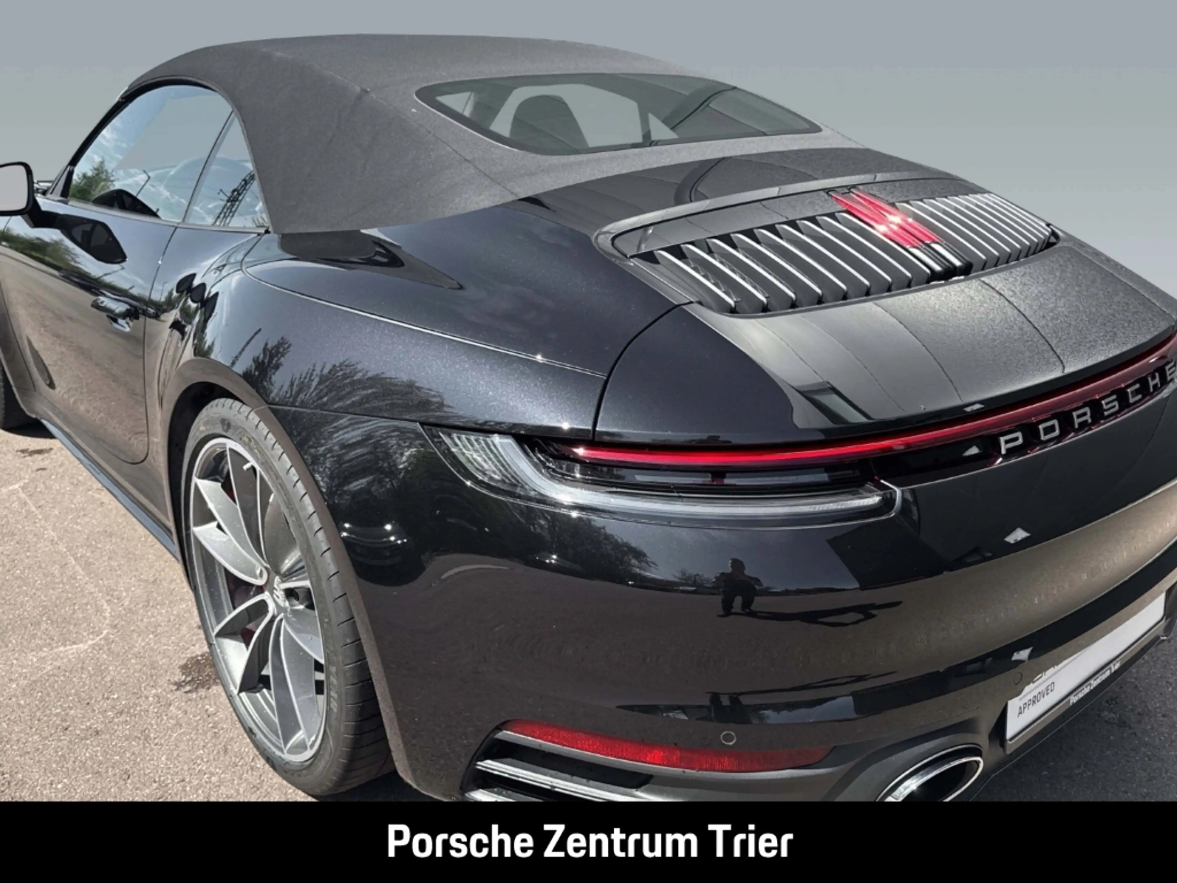 Porsche 992 (911) Carrera 4S Cabriolet — photo 10