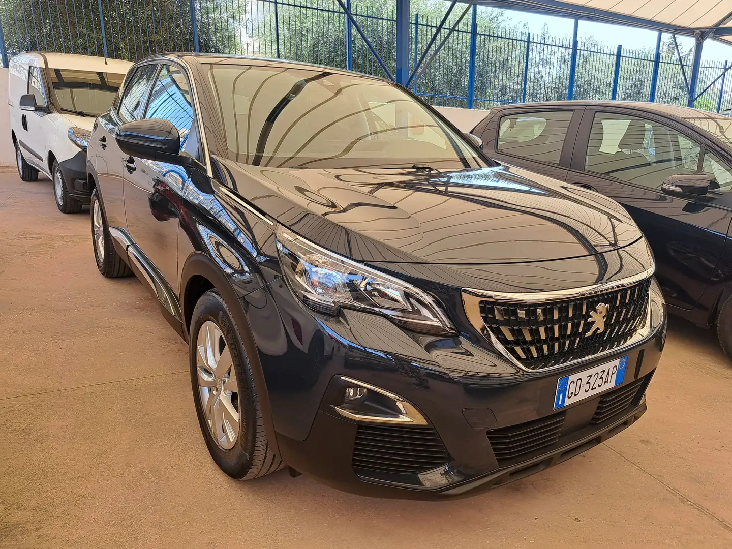 Peugeot 3008 3008 1.5 BlueHdi Business Autom. Gris - 1