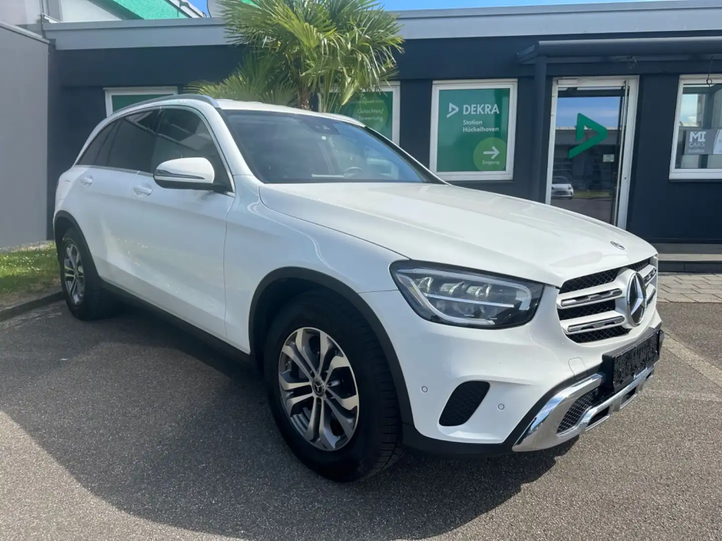 Mercedes-Benz GLC 200 d 4Matic SHZ AHK LED HP DISTRONIC CarPlay Wit - 1