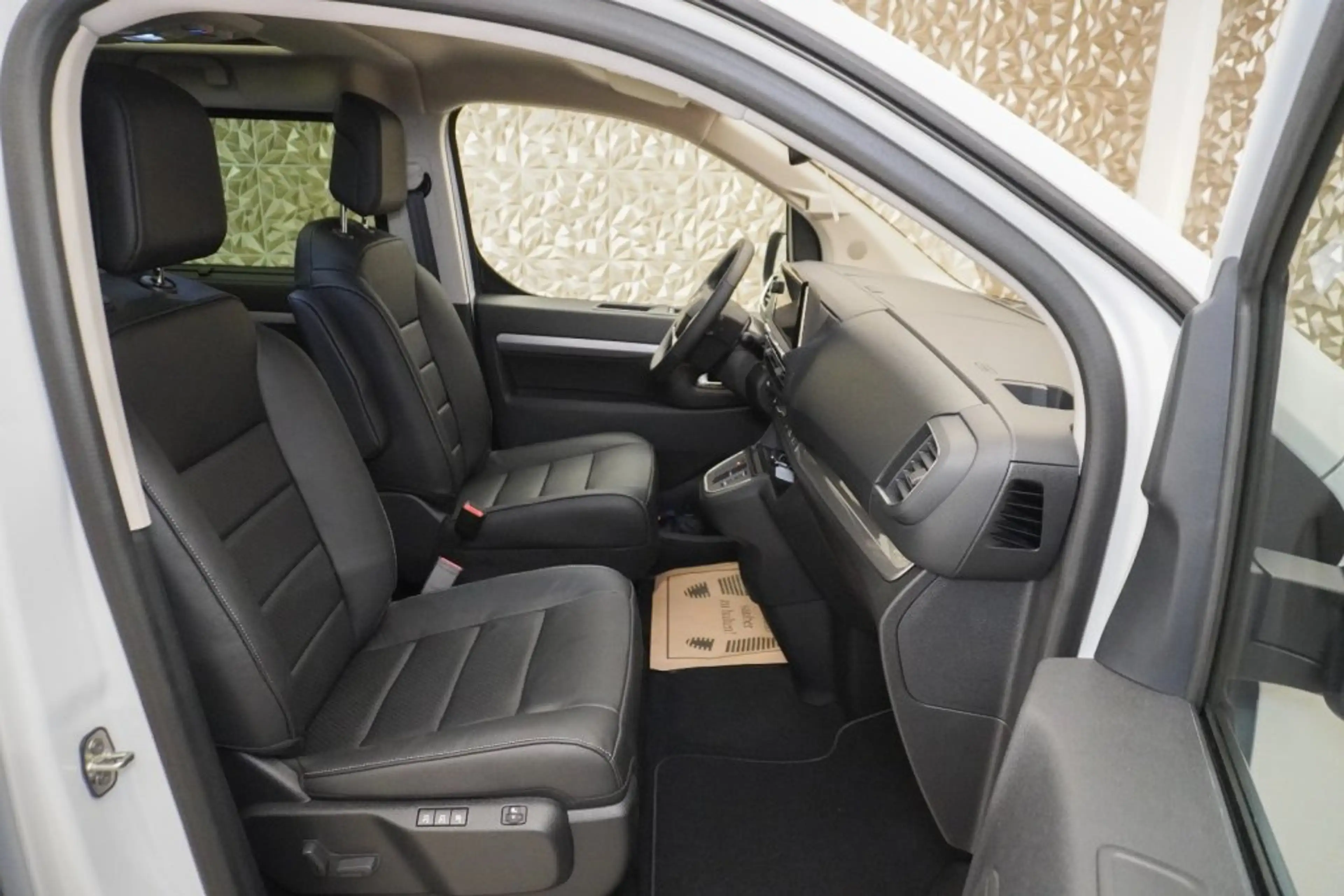 Citroen Spacetourer LÄNGE XL BlueHDi 180 S&S EAT8 Business Lounge — photo 10