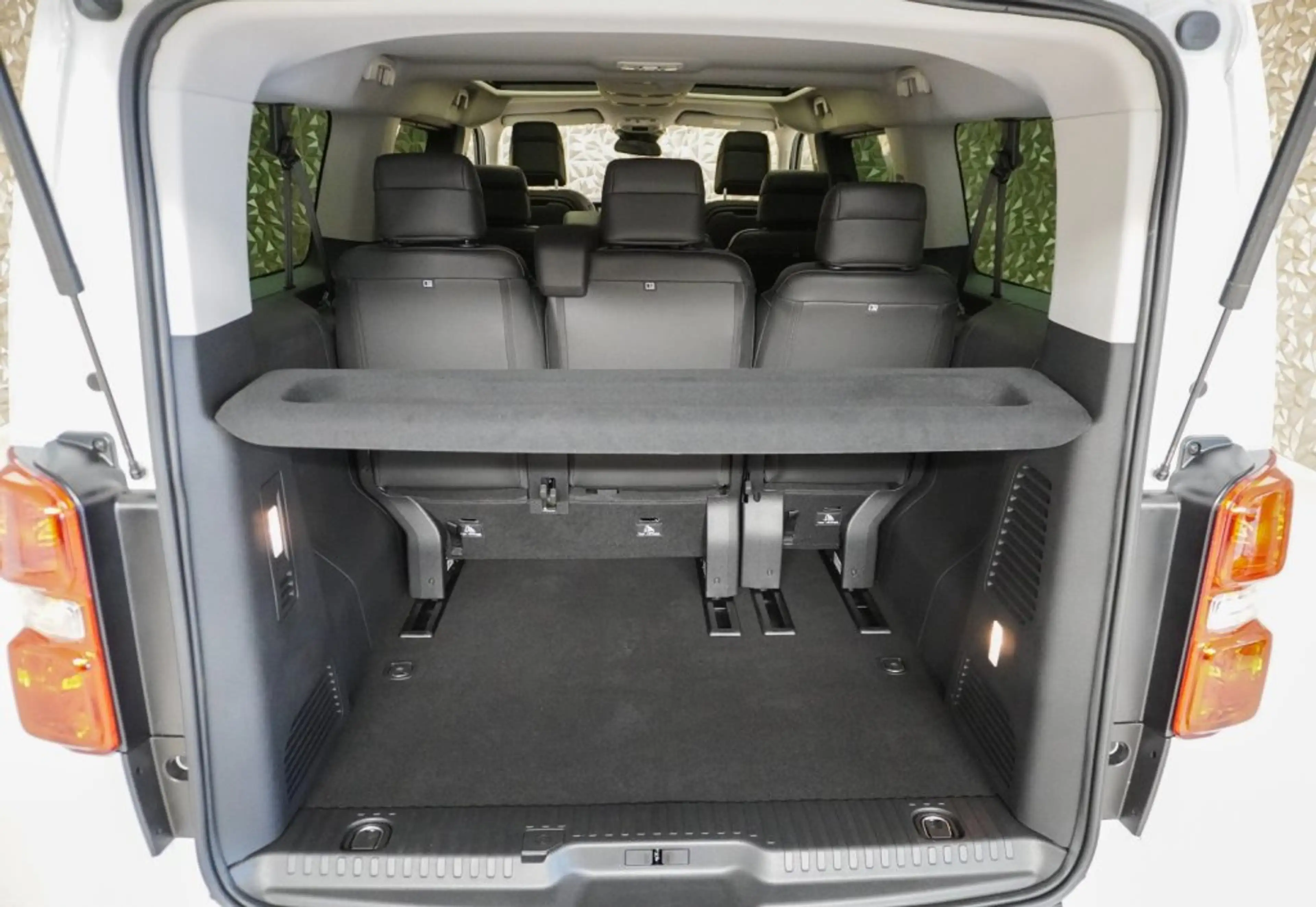 Citroen Spacetourer LÄNGE XL BlueHDi 180 S&S EAT8 Business Lounge — photo 7
