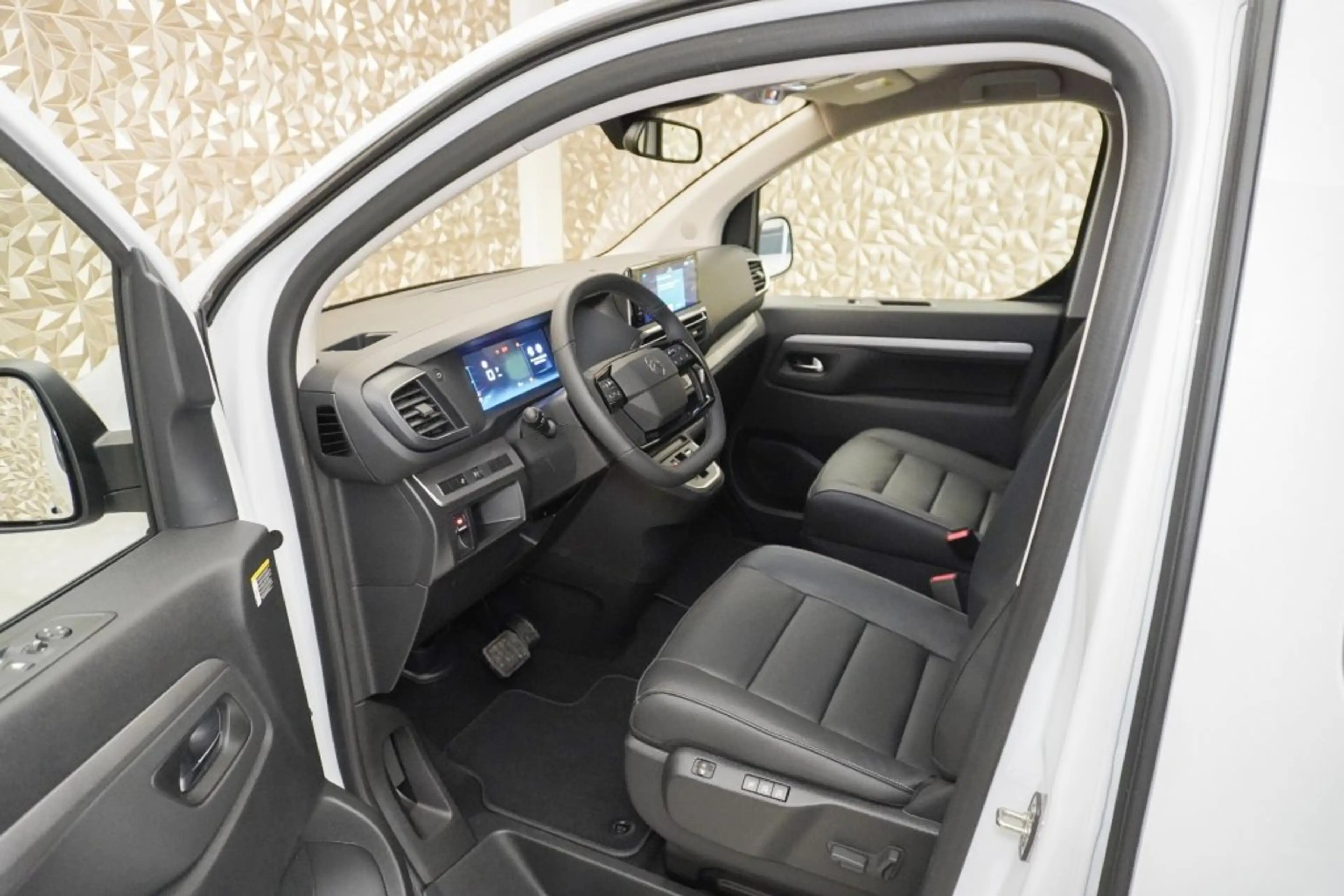 Citroen Spacetourer LÄNGE XL BlueHDi 180 S&S EAT8 Business Lounge — photo 8