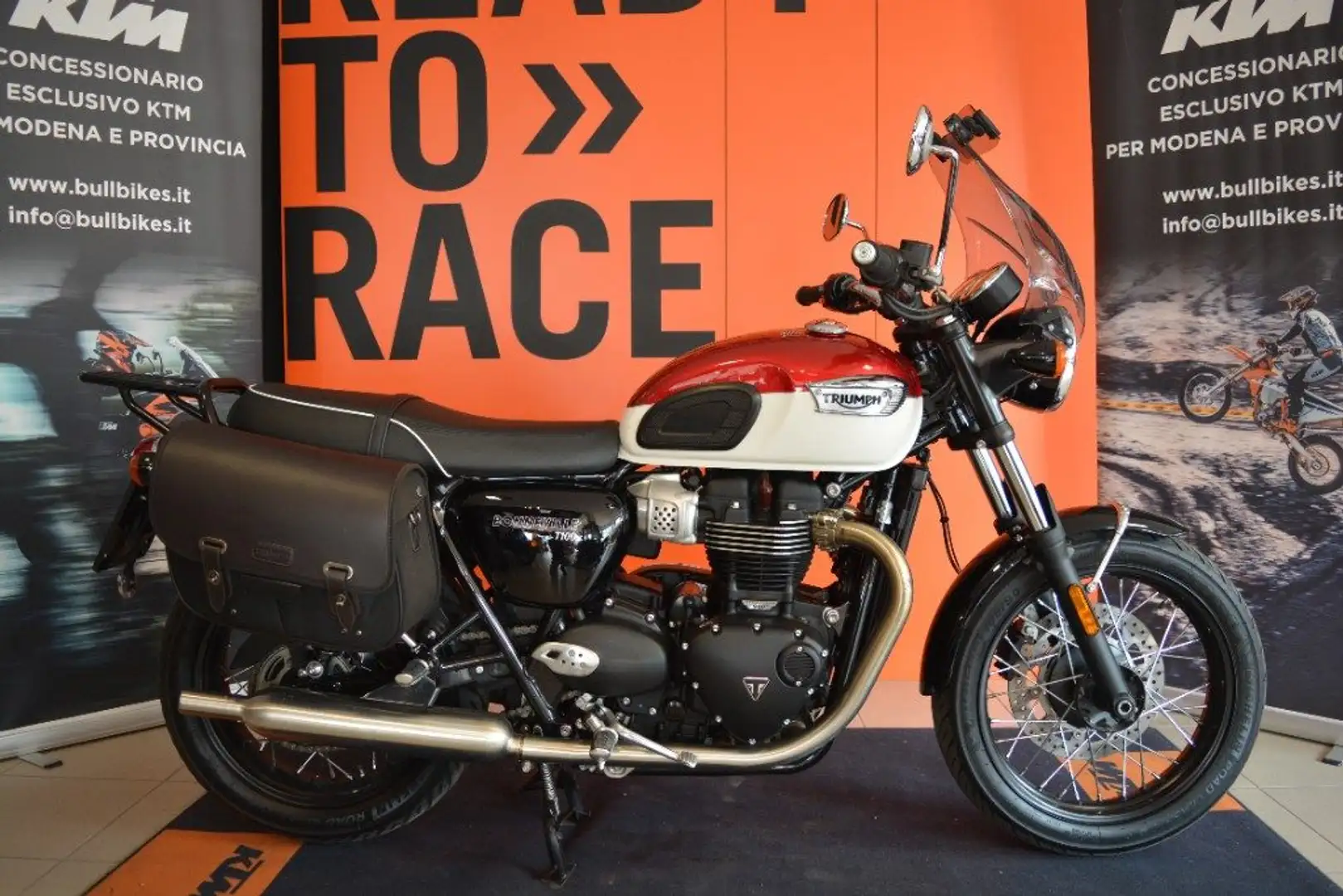Triumph Bonneville T100 ABS Rojo - 1