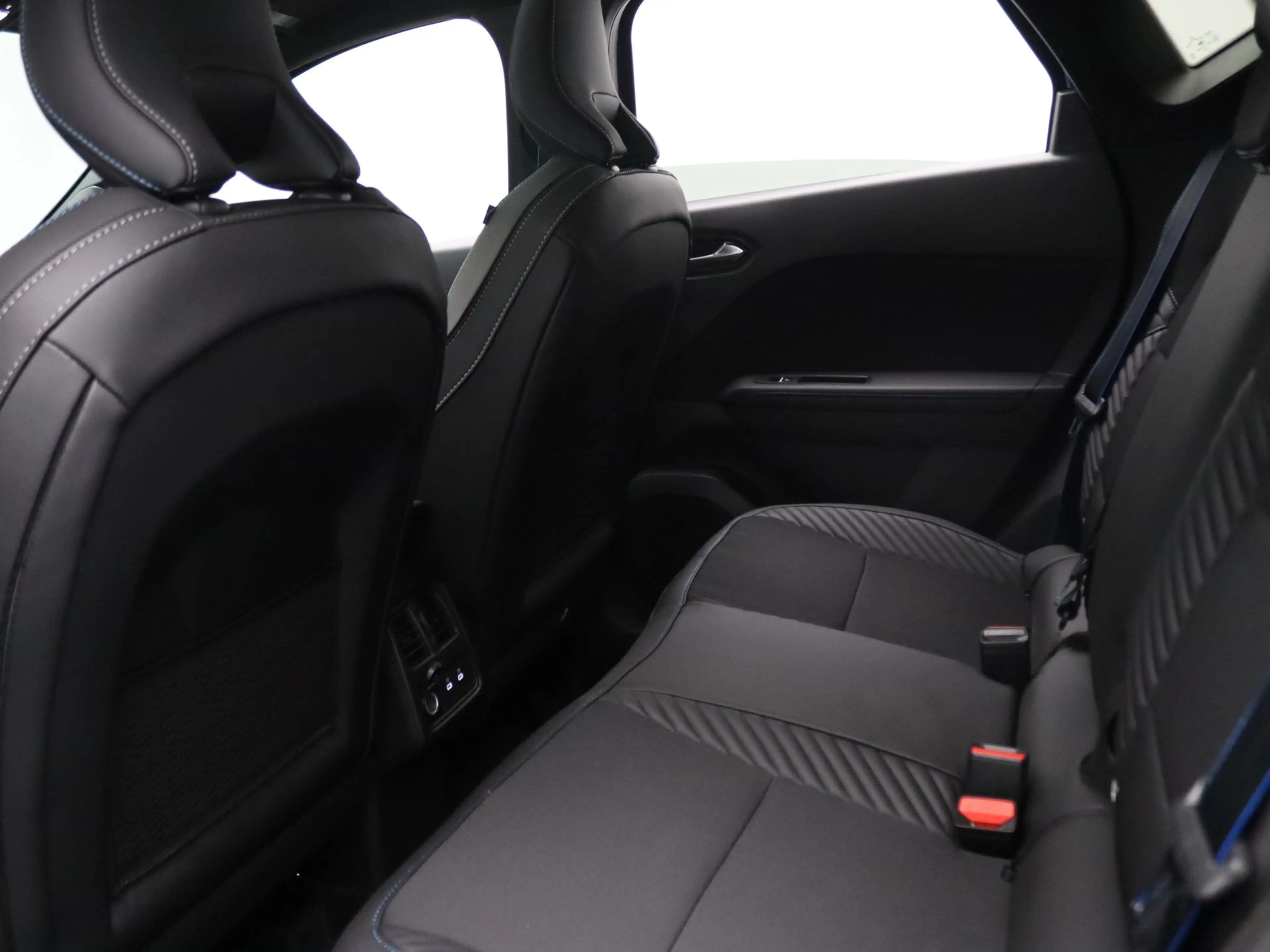Renault Captur 160pk E-Tech full hybrid esprit Alpine Apple Carpl — photo 31