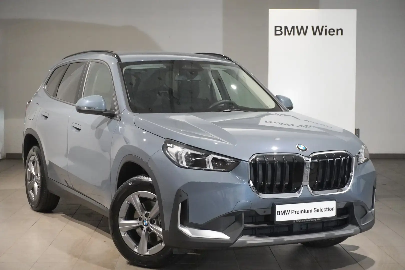 BMW X1 sDrive18i Grau - 1