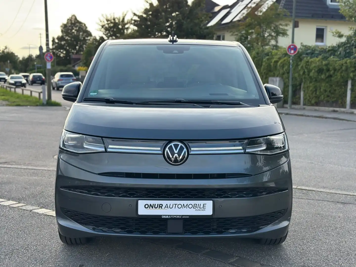 Volkswagen T7 Multivan Edition LÜ DSG Navi Pano HuD AHK ACC Gris - 2