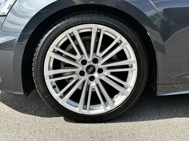 Audi A5 view 4