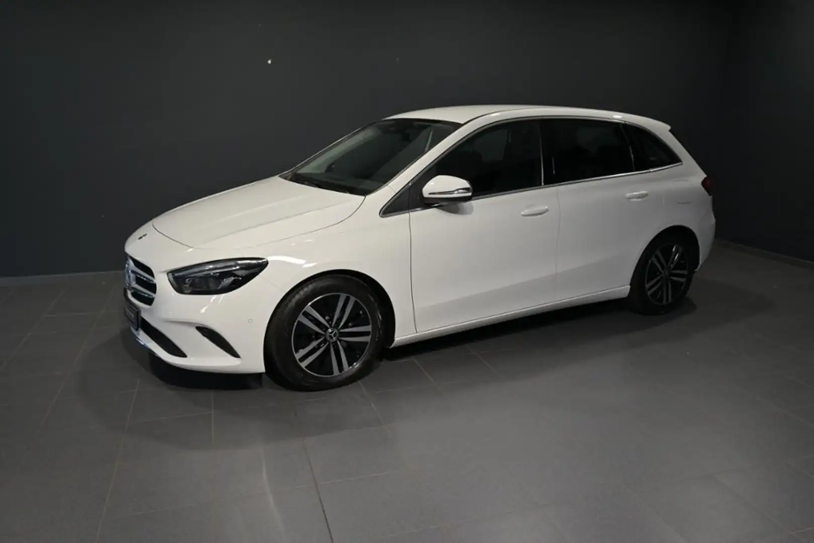 Mercedes-Benz B 200 PROGRESSIVE/KAMERA/LED/NAVI/MBUX/SHZ White - 1