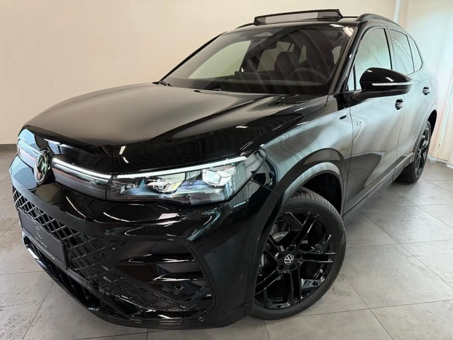 Volkswagen Tiguan 2.0 TDI 4M R-Line PANO LEDER 360° 20" AHK Schwarz - 1
