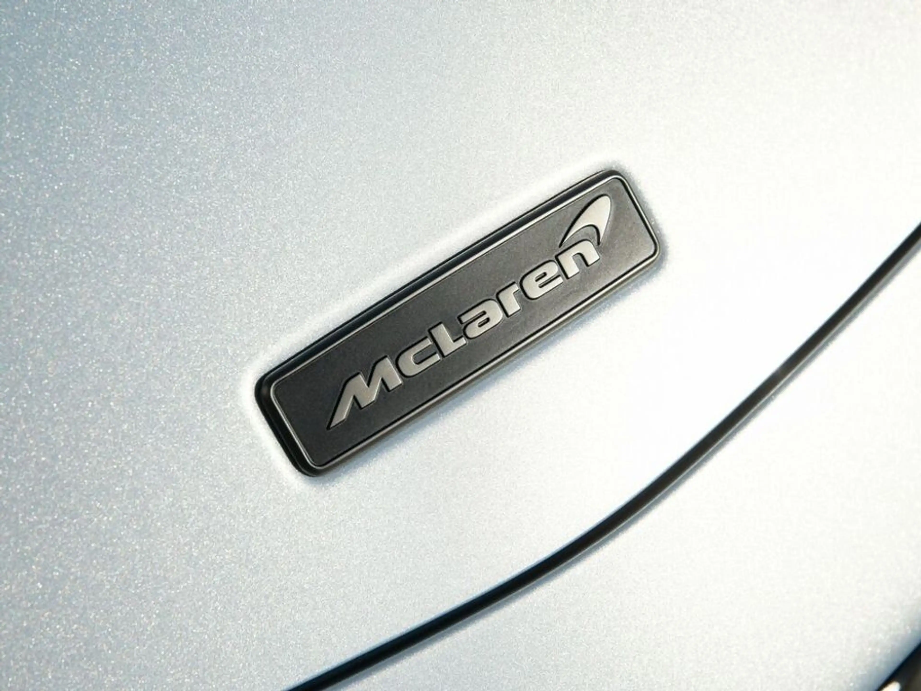 McLaren Artura Artura Spider / Ice Silver / B&W / Alcantara Int. — photo 12