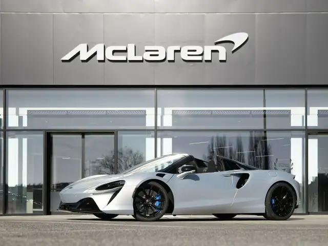 McLaren Artura Artura Spider / Ice Silver / B&W / Alcantara Int.