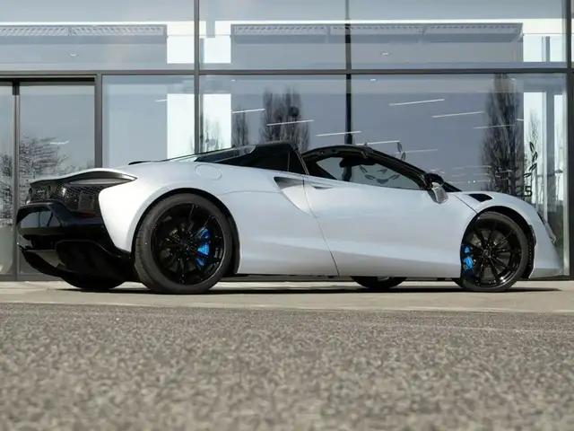 Mclaren Artura view 8