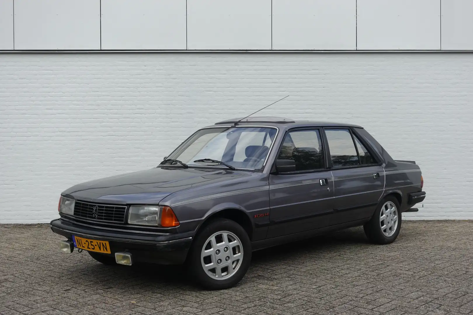 Peugeot 305 GTX !!! Verkocht !!! Gris - 2