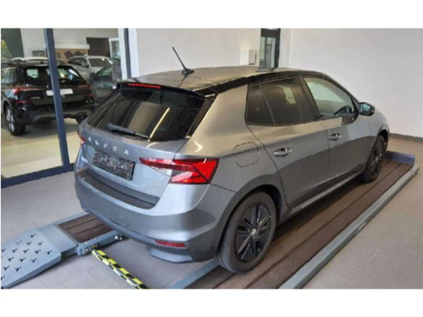 Skoda Fabia 1.0 TSI DSG LED NAVI SHZ EPH GRA Grau - 2