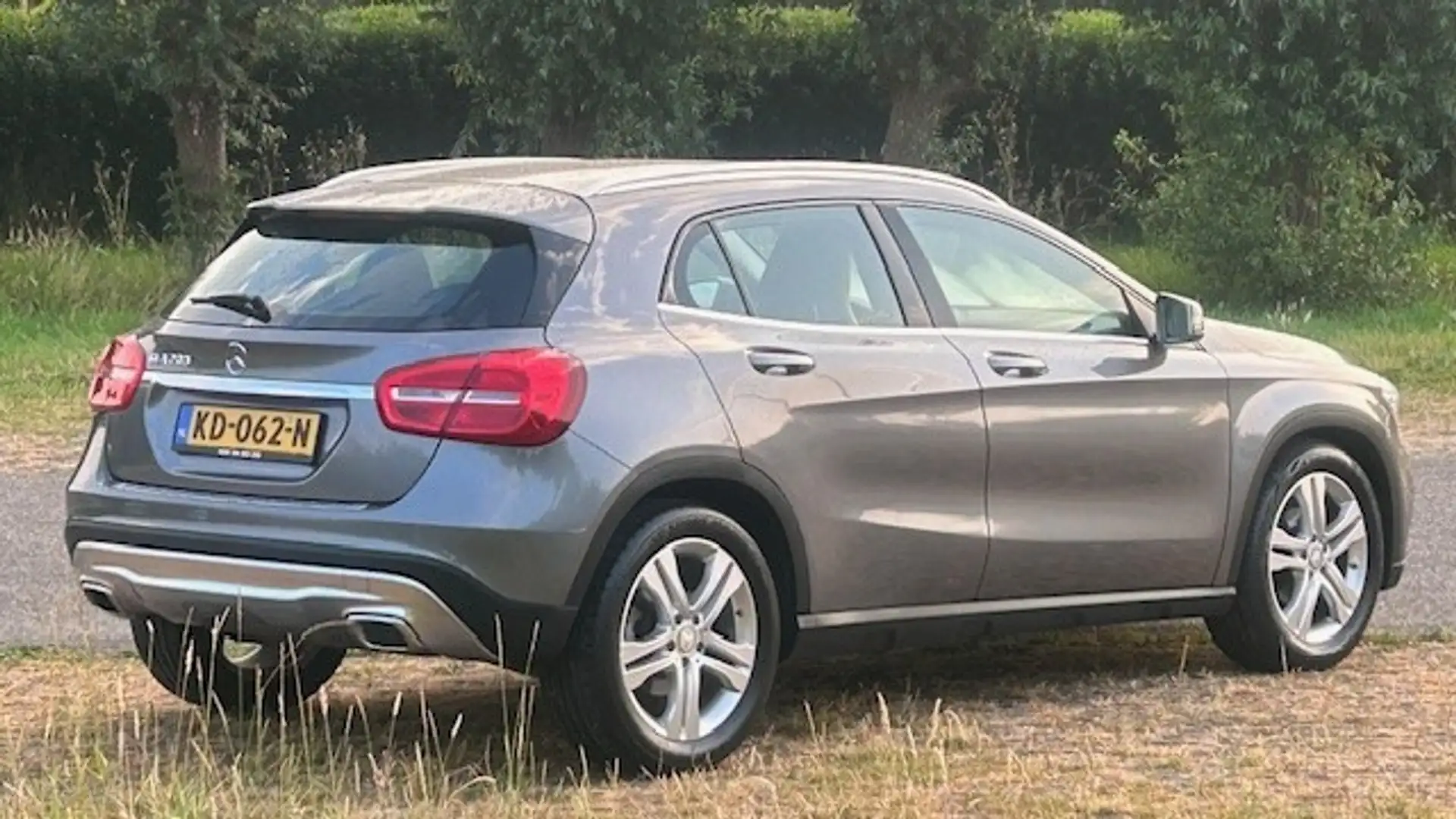 Mercedes-Benz GLA 200 EDITION 1 AUTOMAAT, AIRCO, AUDIO/NAVIGATIE/BLUETOO Grijs - 2