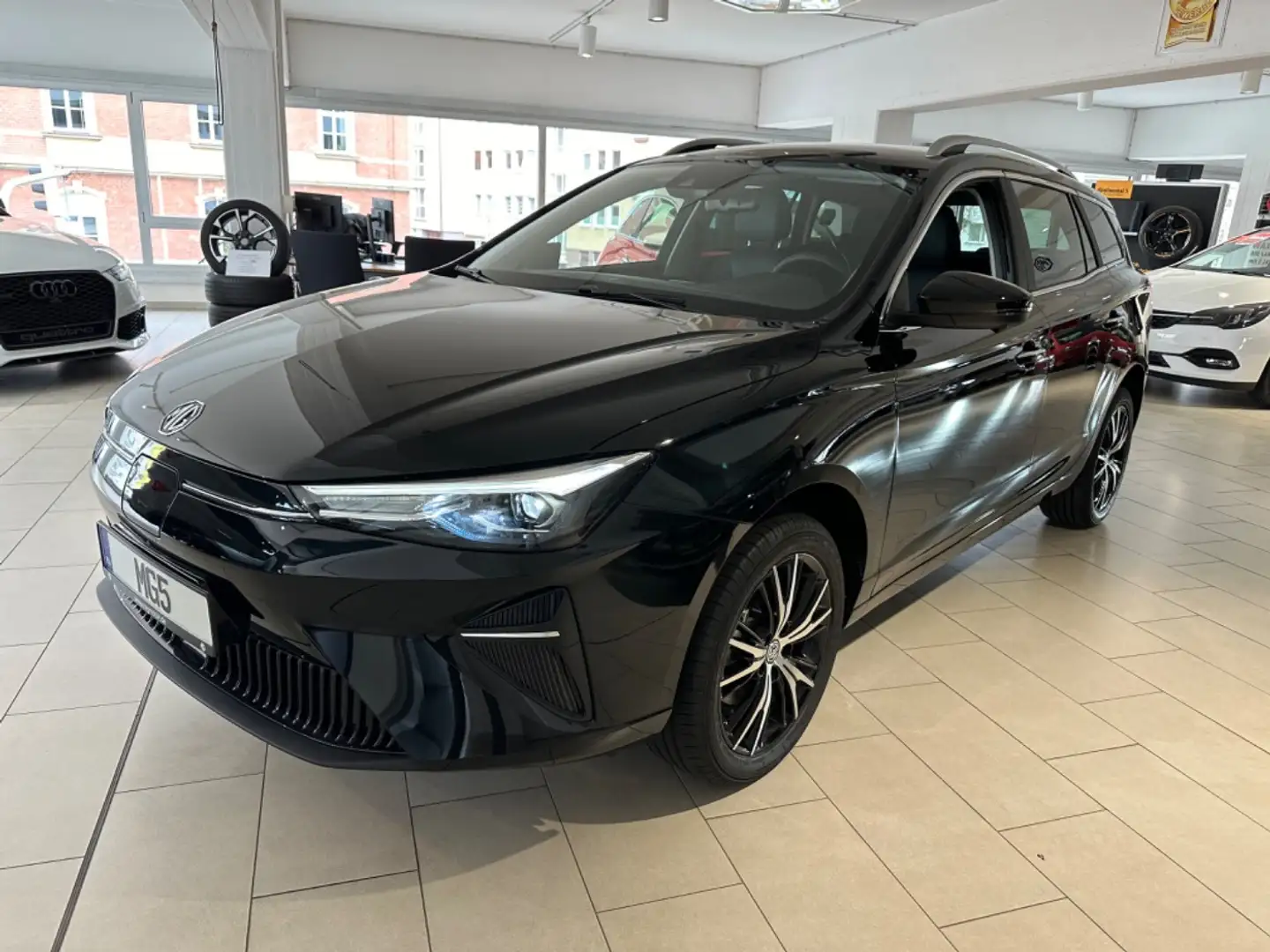MG MG5 Maximal Luxury 61kWh SpurH KeyLess LM Schwarz - 2