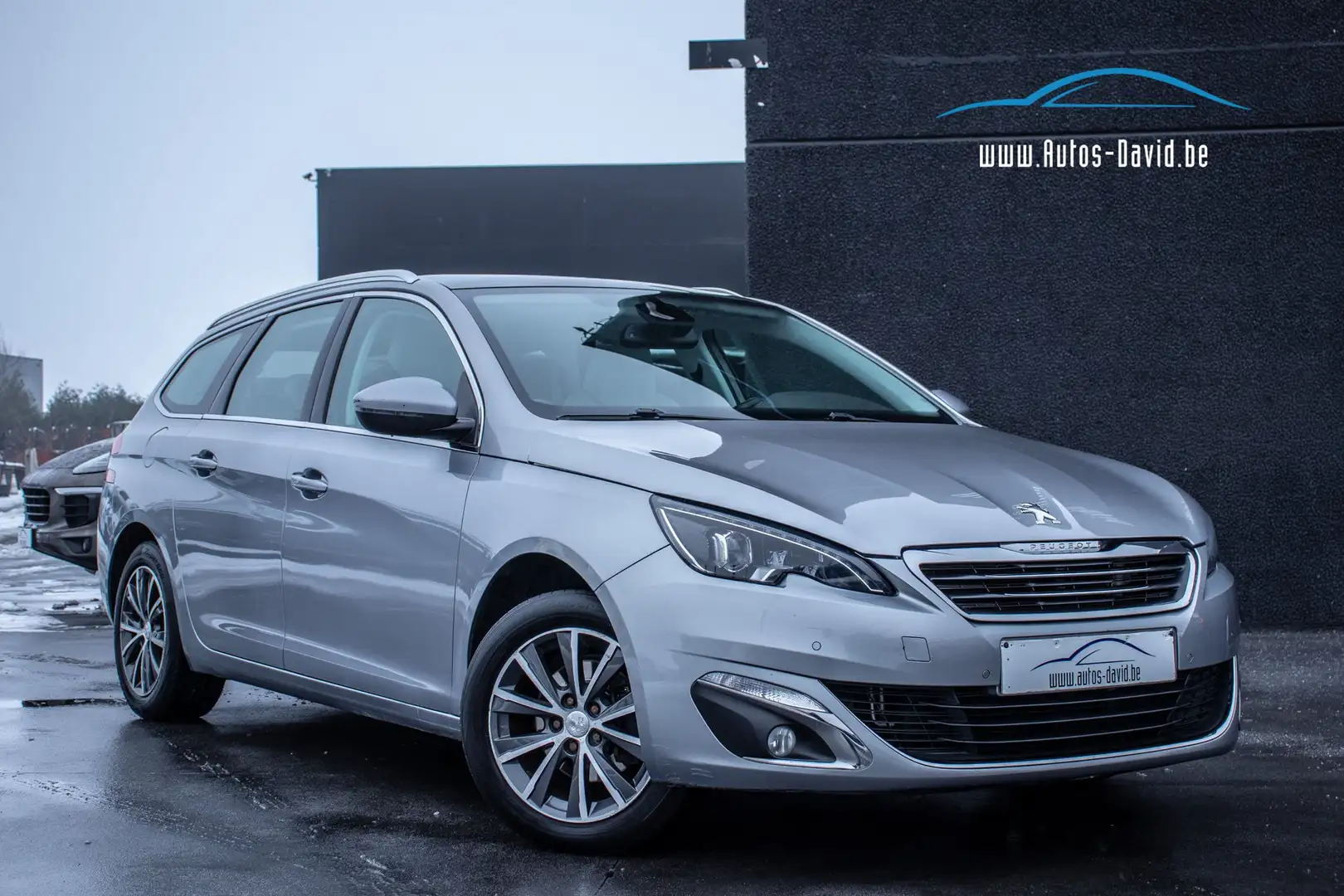 Peugeot 308 1.2 Benzine Aut. / CRUISECONTROL / PANO DAK Grau - 1