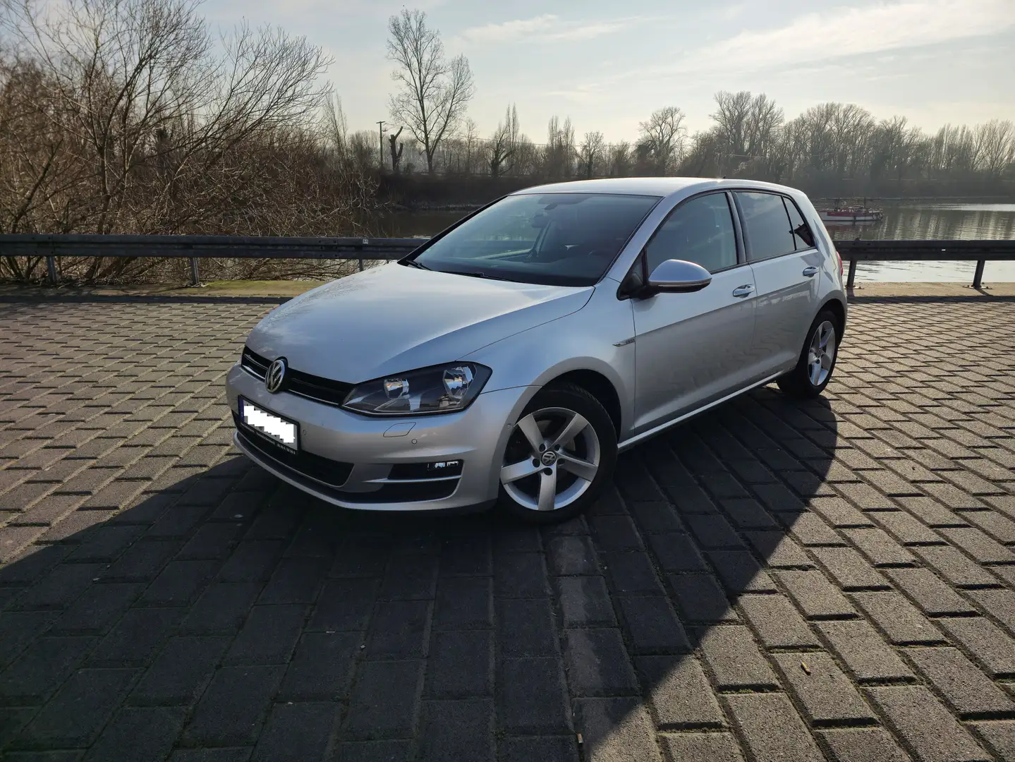 Volkswagen Golf Golf 7 -  2.0 TDI BMT CUP PLA MFA+ DC ; 6 Gang Silber - 1