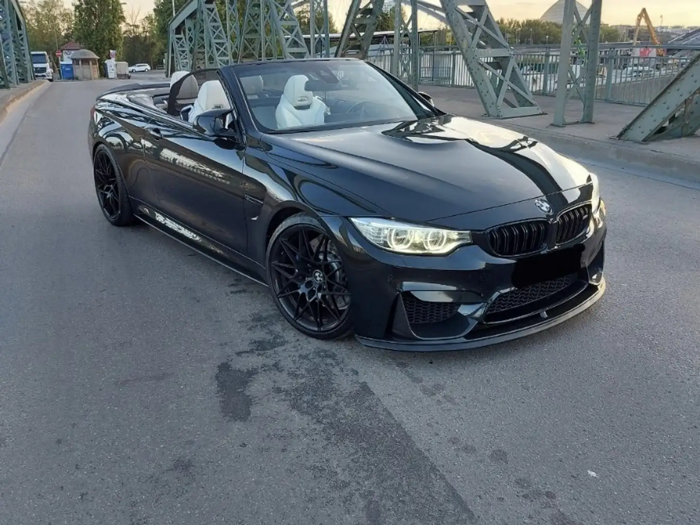 BMW M4 Cabrio DKG Competition Schwarz - 2