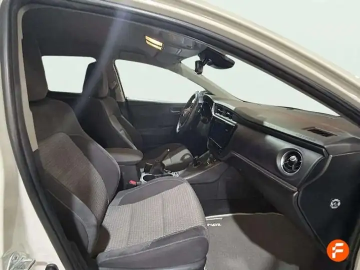Toyota Auris 2018, foto 14