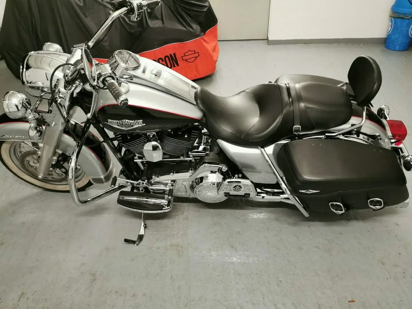 Harley-Davidson Road King Classic srebrna - 2
