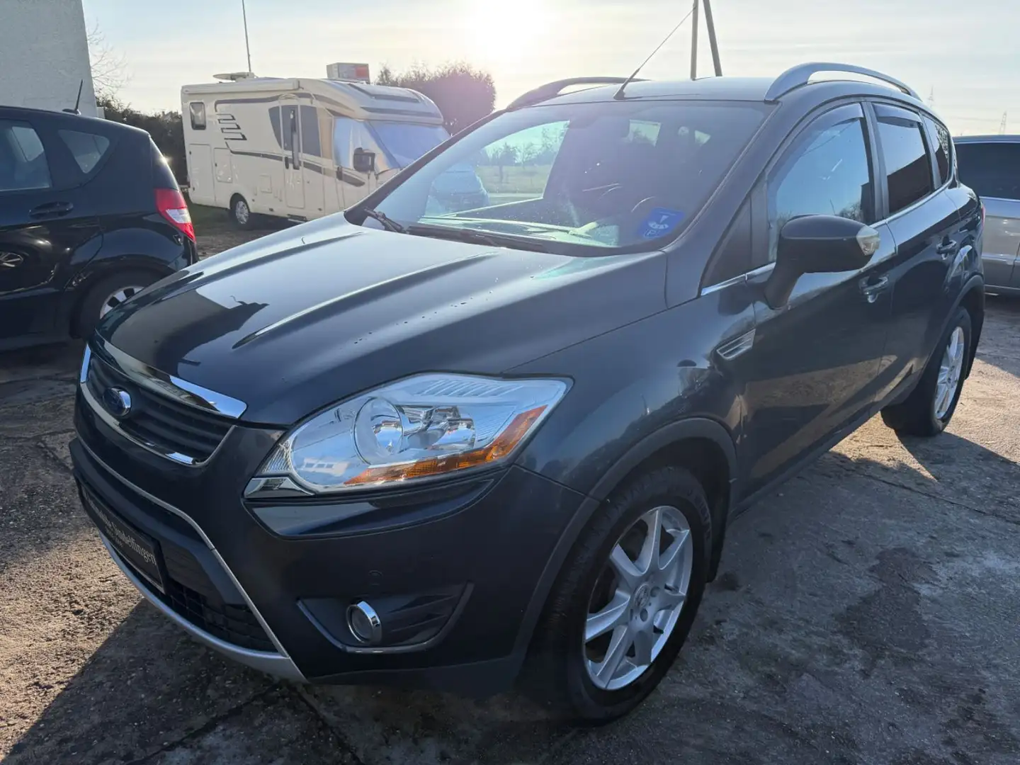 Ford Kuga Titanium 2.0 TDCI 4x4*AHK*SHZ* Grau - 1