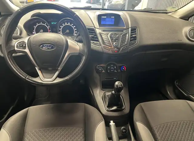 Ford Fiesta view 3