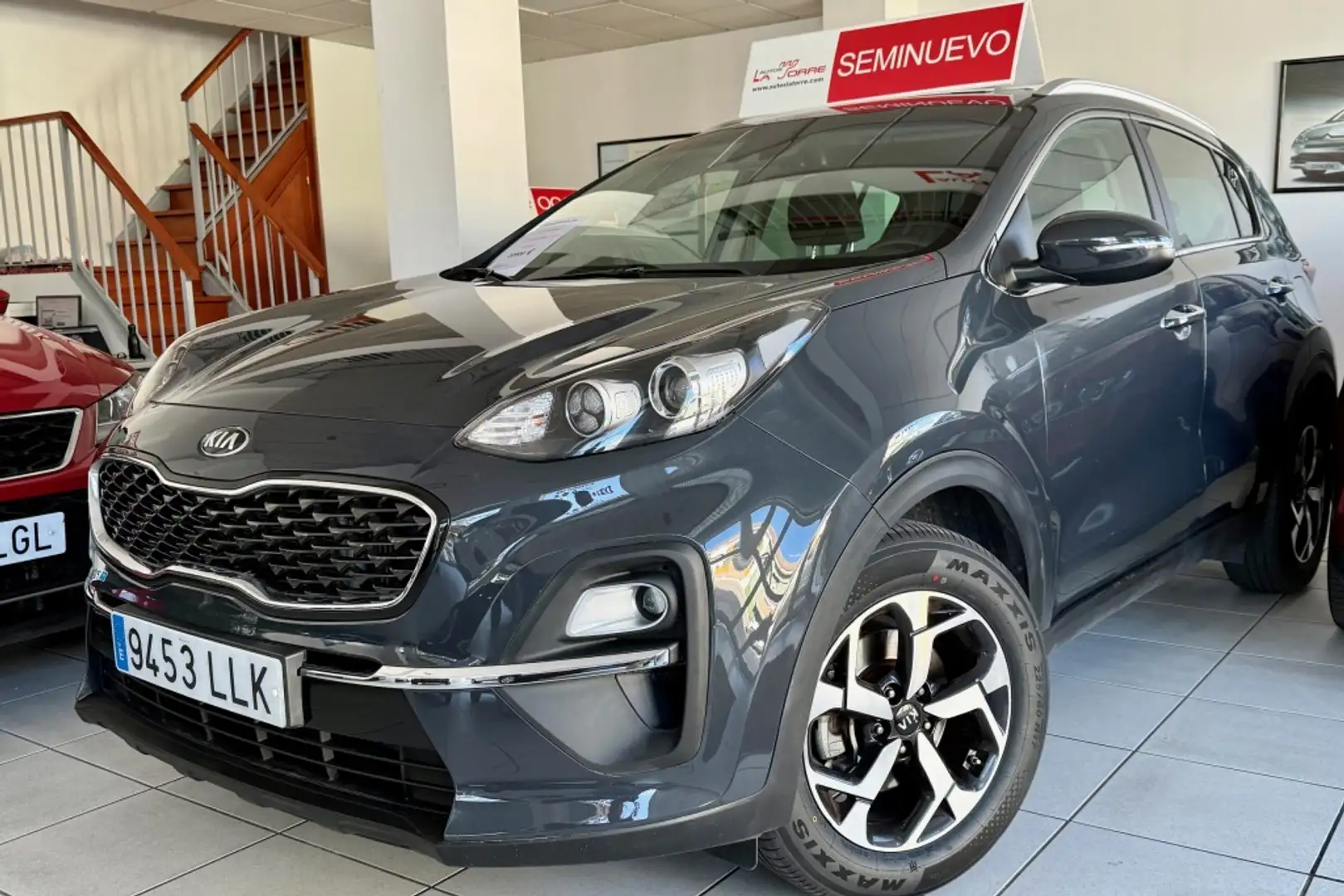 Kia Sportage 1.6 MHEV Drive Plus 4x2 136 Gris - 2