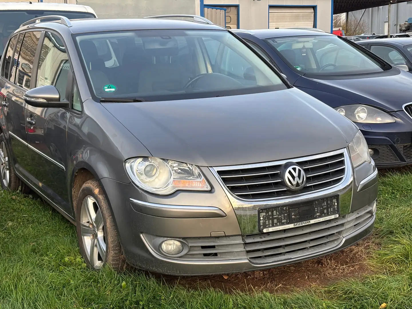 Volkswagen Touran Highline Gris - 1
