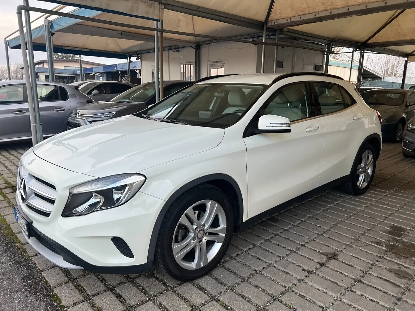 Mercedes-Benz GLA 200 GLA 200 d Automatic 4Matic Executive Weiß - 1