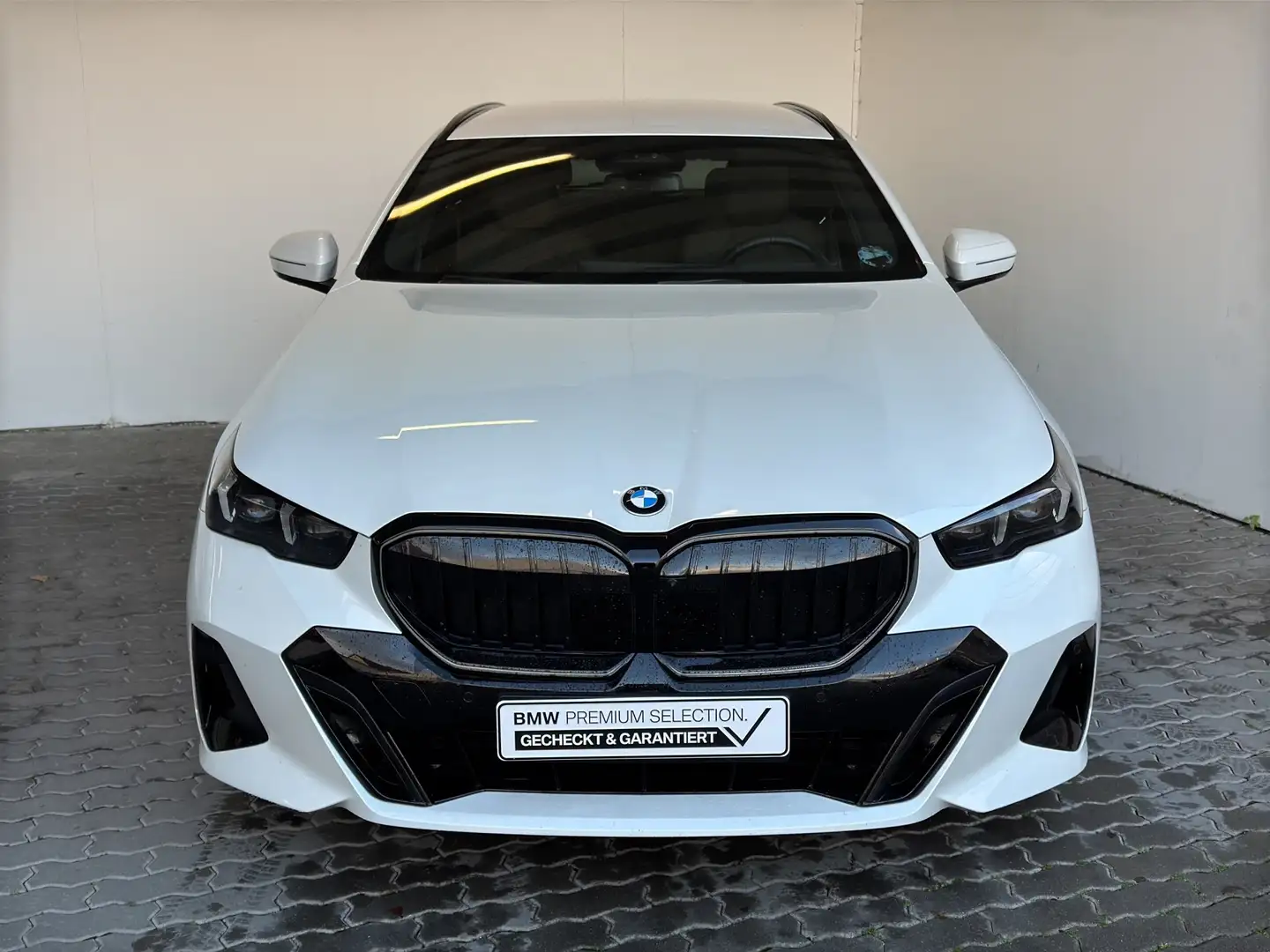 BMW 540 dA xDrive Tour. M Sport Pro LiveCock.LED.AHK. Weiß - 1